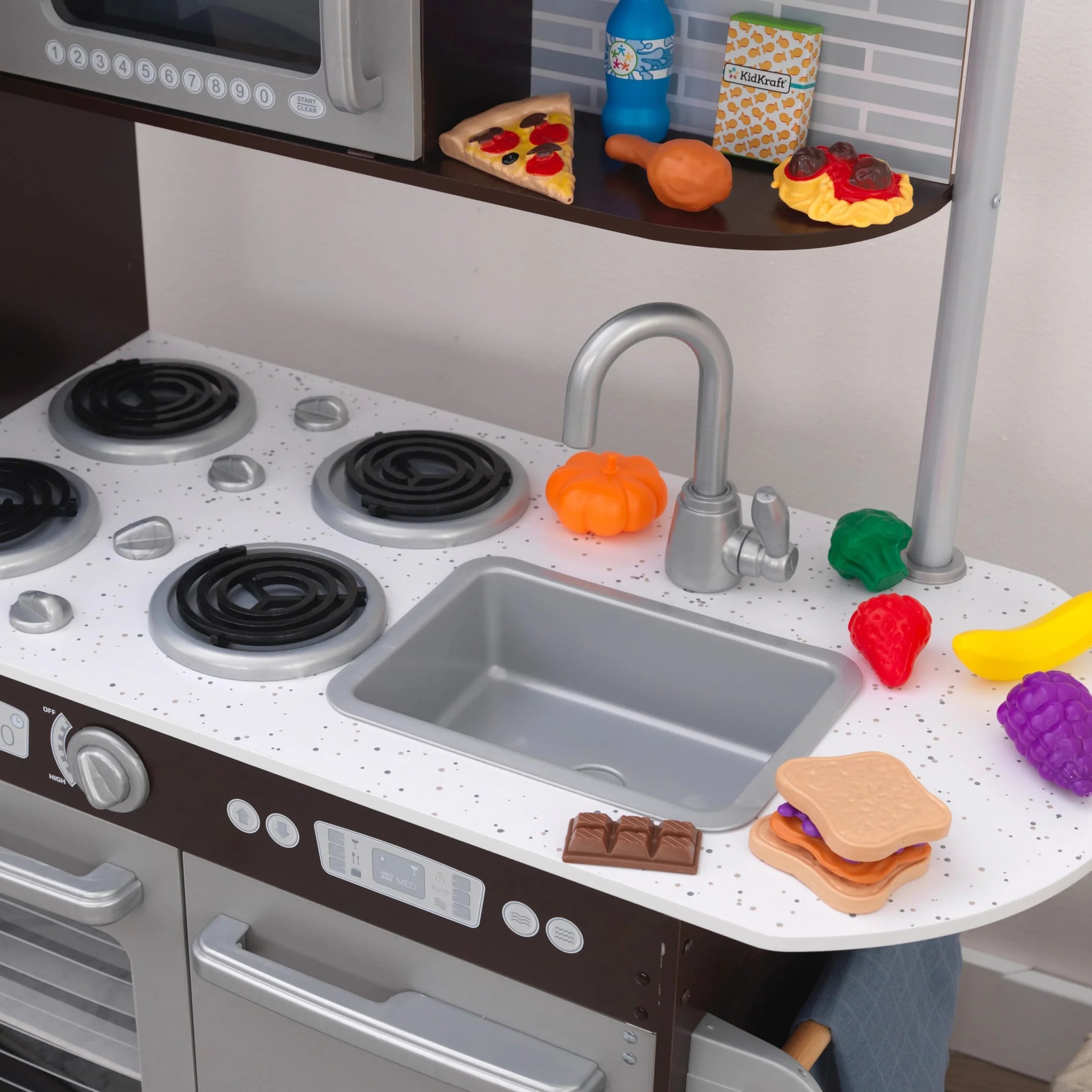 Cocina de Juego KidKraft Uptown Espresso de Madera con 30 Piezas de Alimentos de Juguete