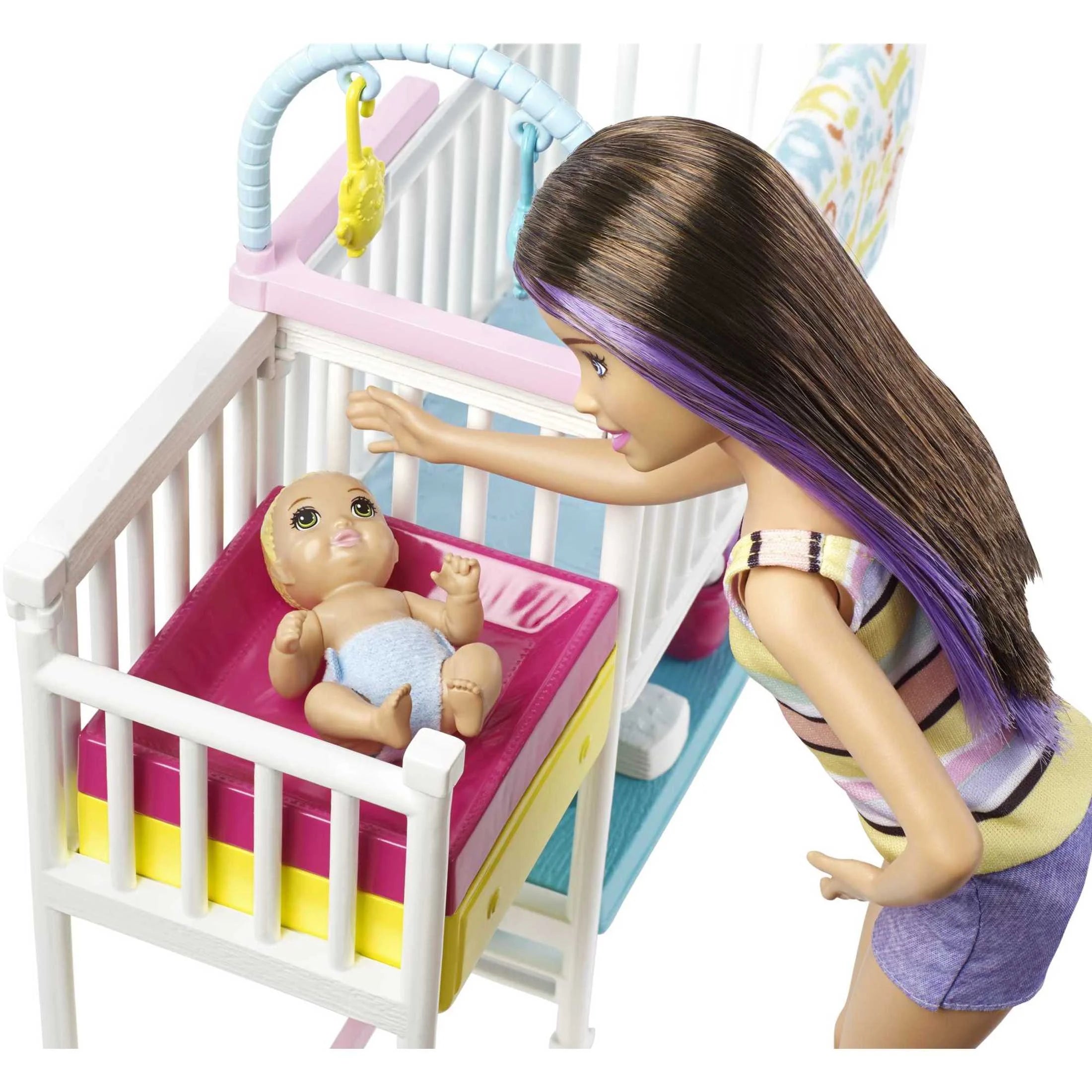 Barbie Skipper Babysitters Inc Juego de Cuna Nap n Nurture con Muñeca Morena, Bebé y Accesorios