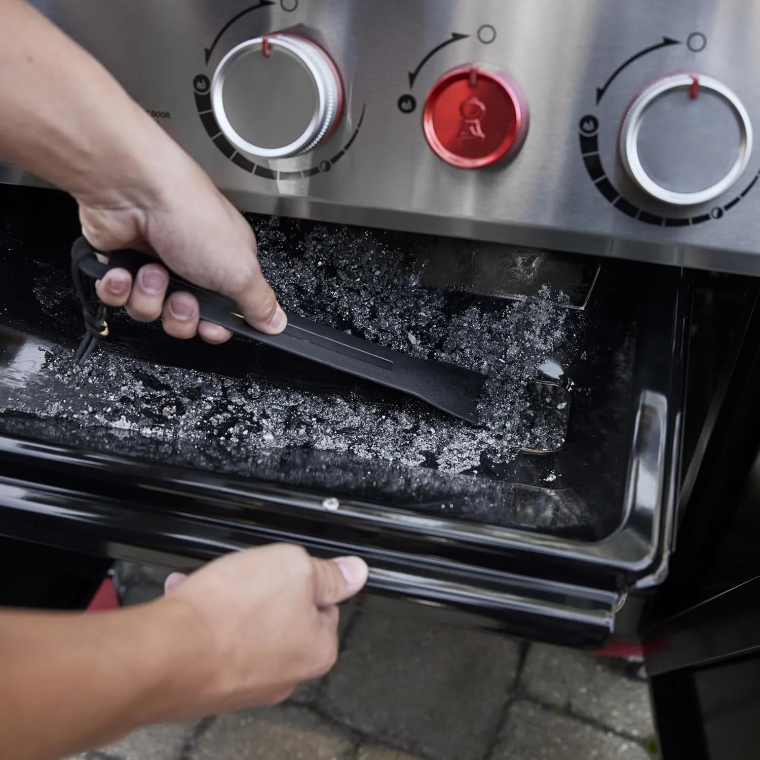 2025 Weber Genesis E-325 a gas propano, color negro