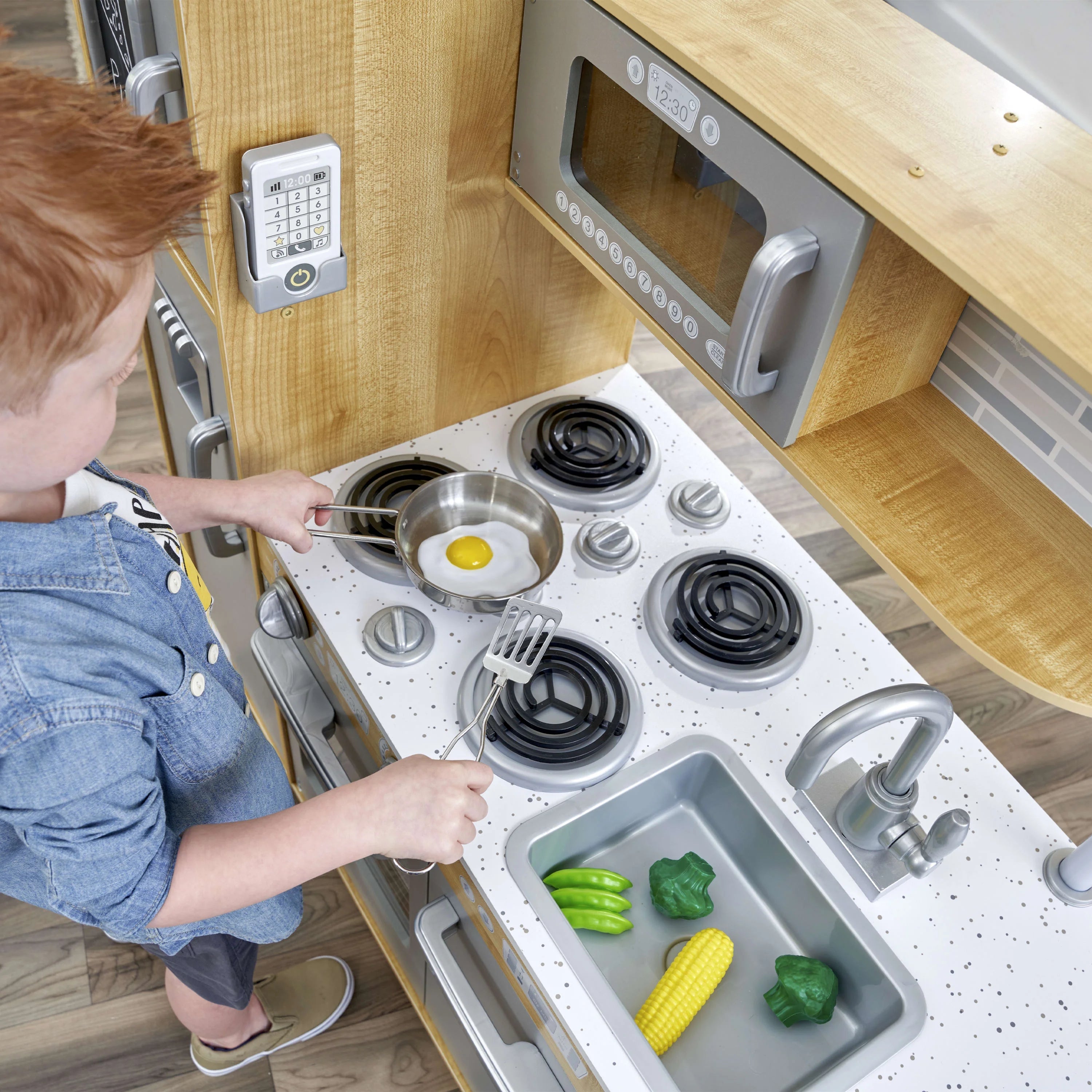 Cocina de Juego KidKraft Uptown Natural con Pizarrón y Soporte para Toallas