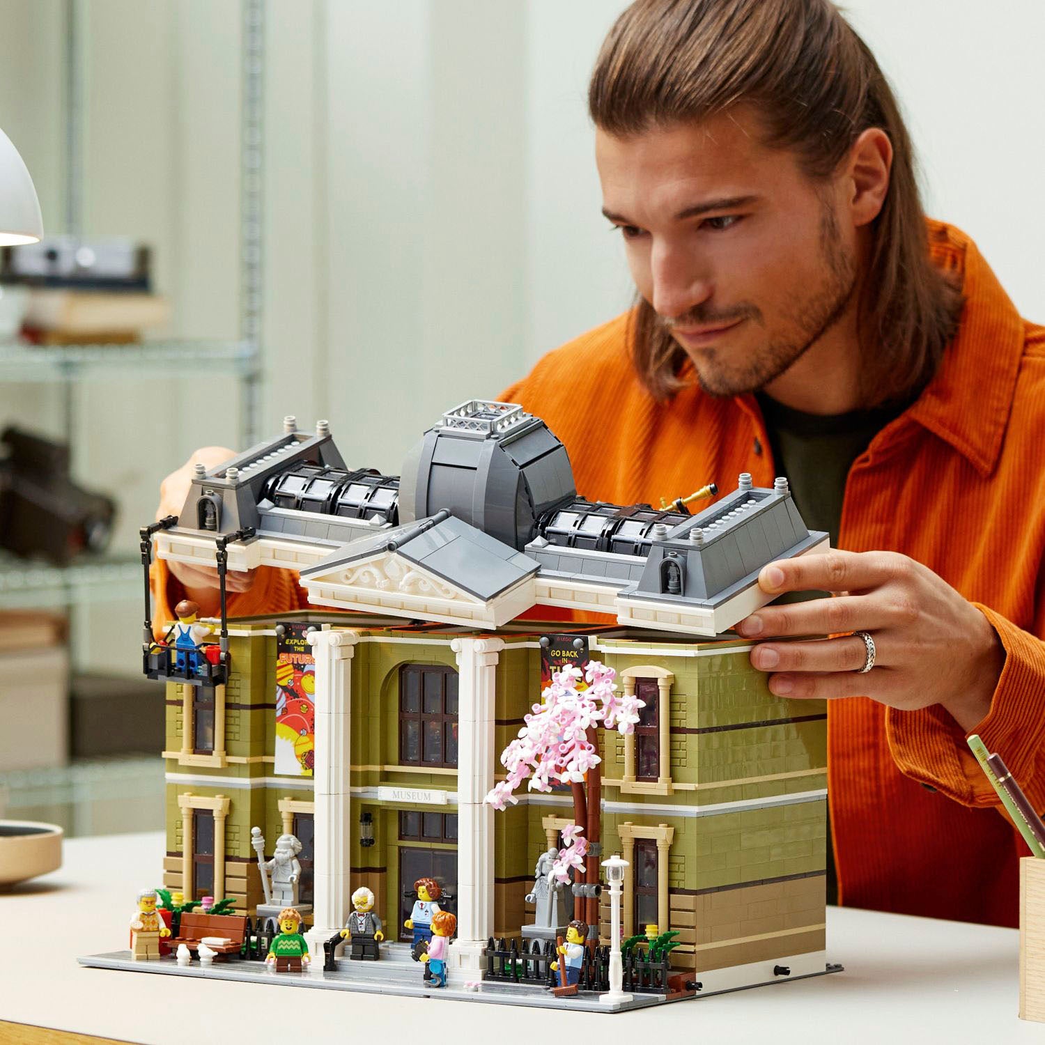 LEGO Icons Museo de Historia Natural 10326 para construir y exhibir en el sitio