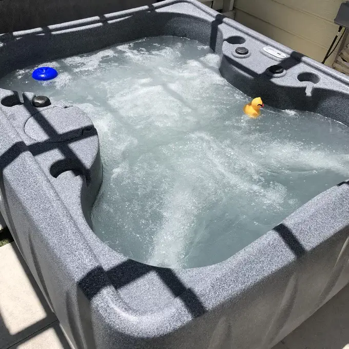 AquaRest Spas, equipado con bombas Jacuzzi® – Spa rectangular Plug and Play para 4 personas, 12 chorros