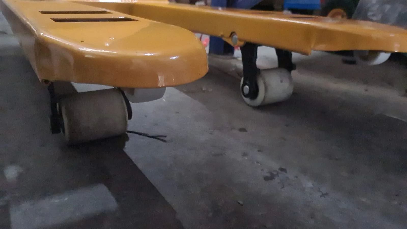 2025 Transpaleta Manual Ultraplana Aiko 2,5 Toneladas, 540 x 900 mm, Ruedas de Nylon Simples | Modelo: PT-W2.5N-540/900