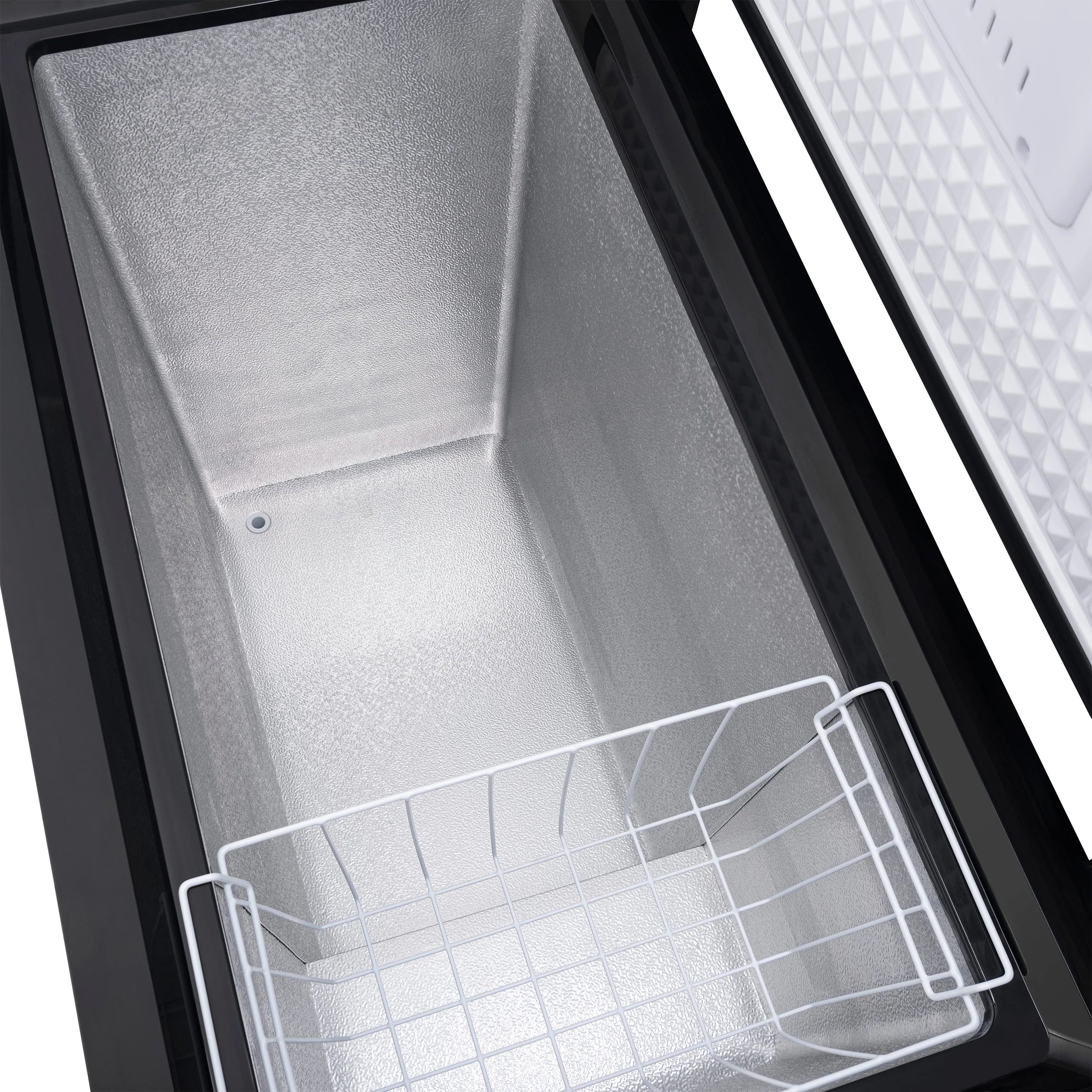 2025 Congelador Vertical Compacto Newair – 6,7 pies³ – Negro