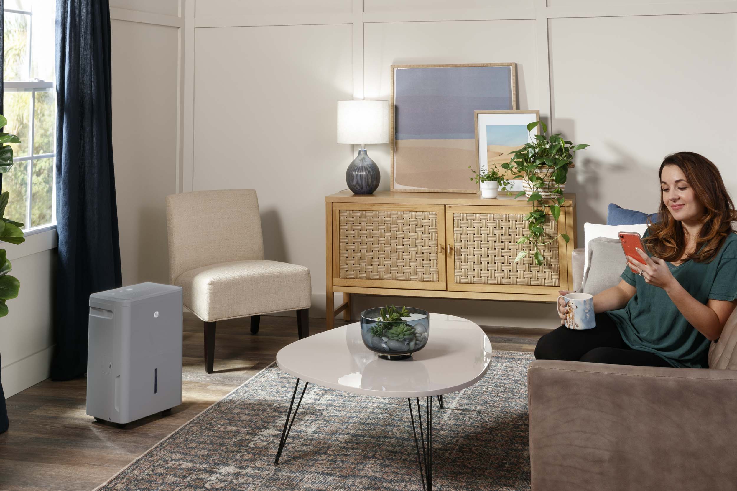 2025 Deshumidificador Portátil Inteligente GE Energy Star® de 50 Pintas con Función Smart Dry para Espacios Húmedos