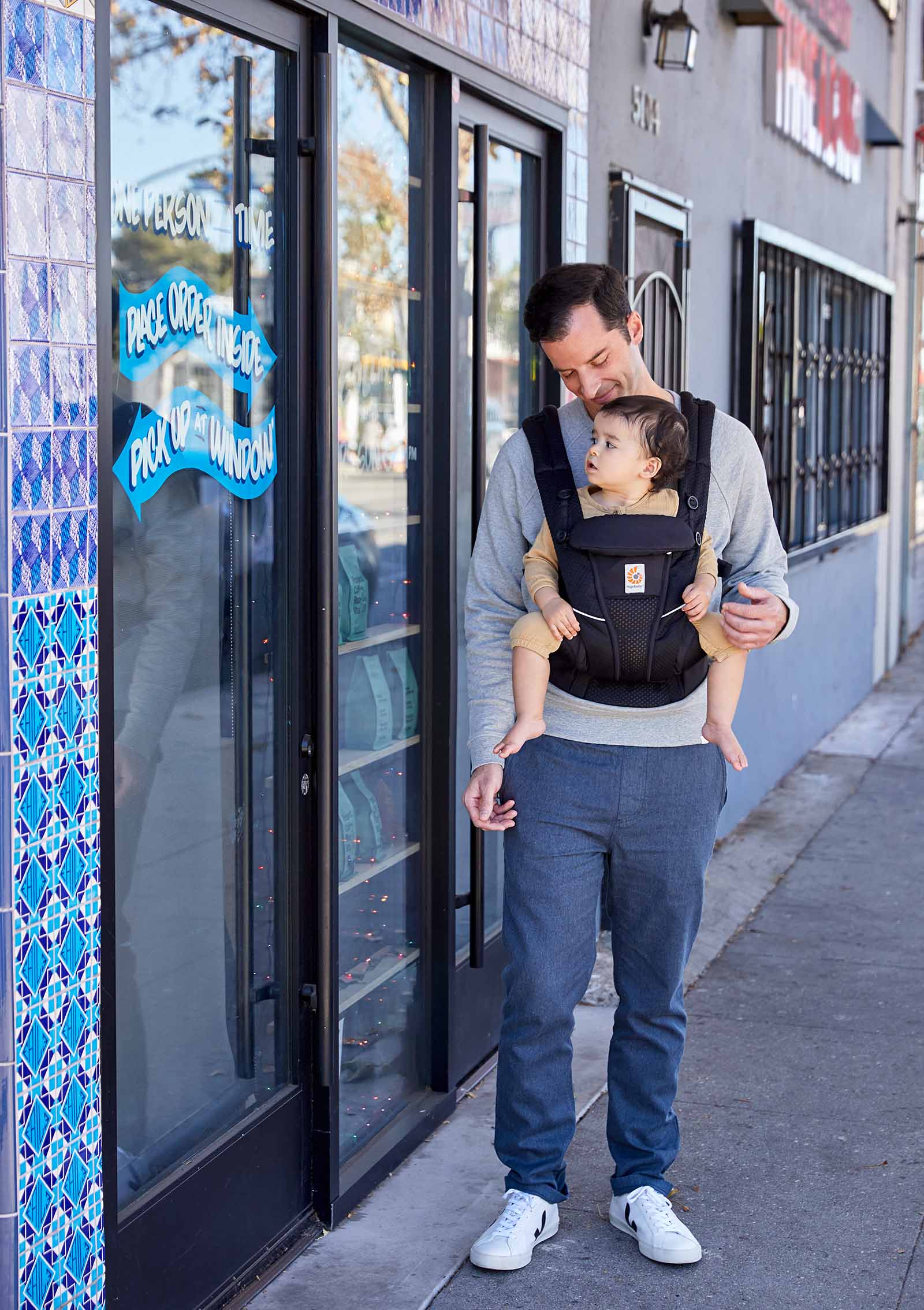 2025 Portabebés « Omni Breeze » Negro Ónix