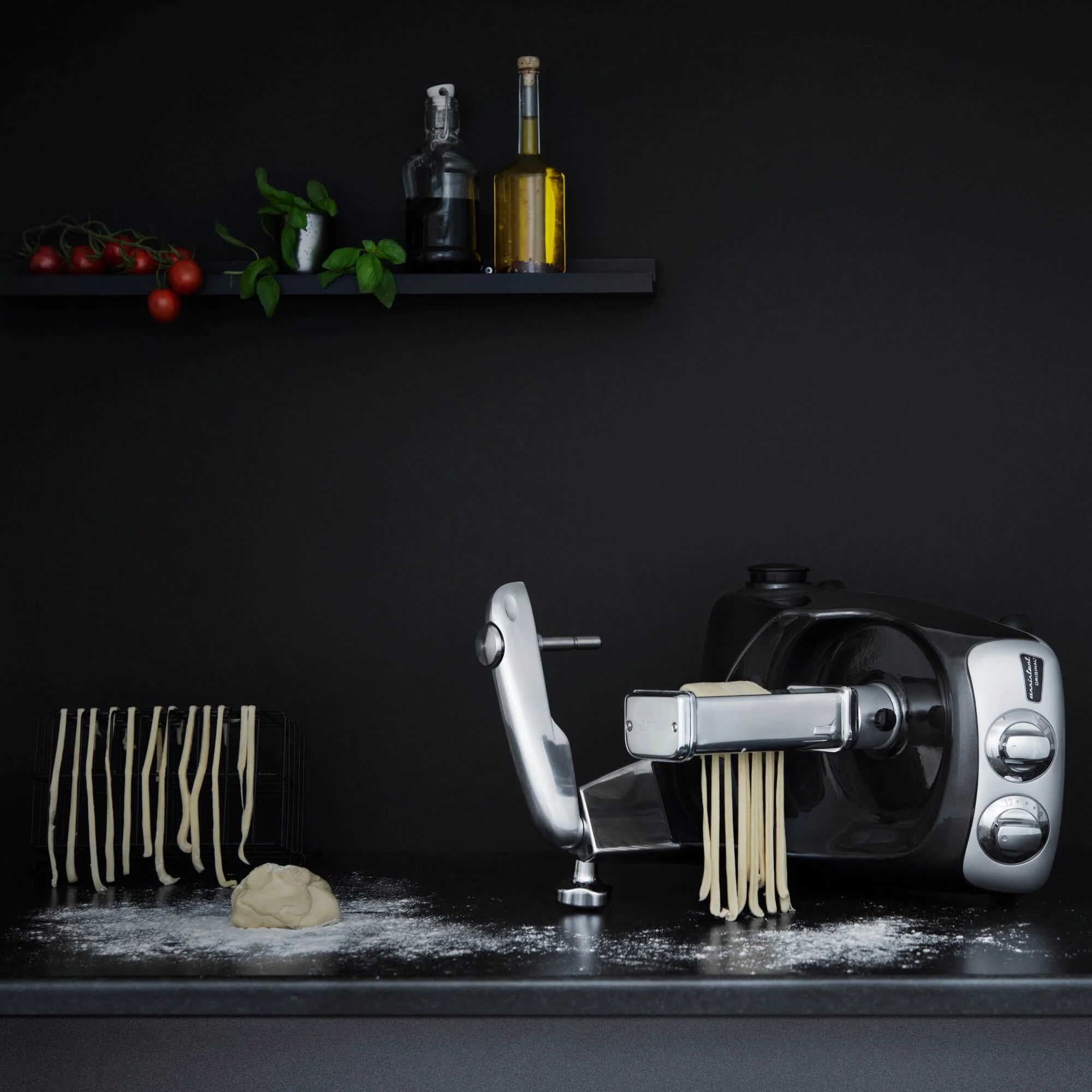 2025 Ankarsrum Assistent Original 6230 – robot de cocina multifuncional con diseño retro, bol de acero inoxidable 7L, motor de 1500W, accesorios variados, fabricación artesanal sueca, garantía de 7 años