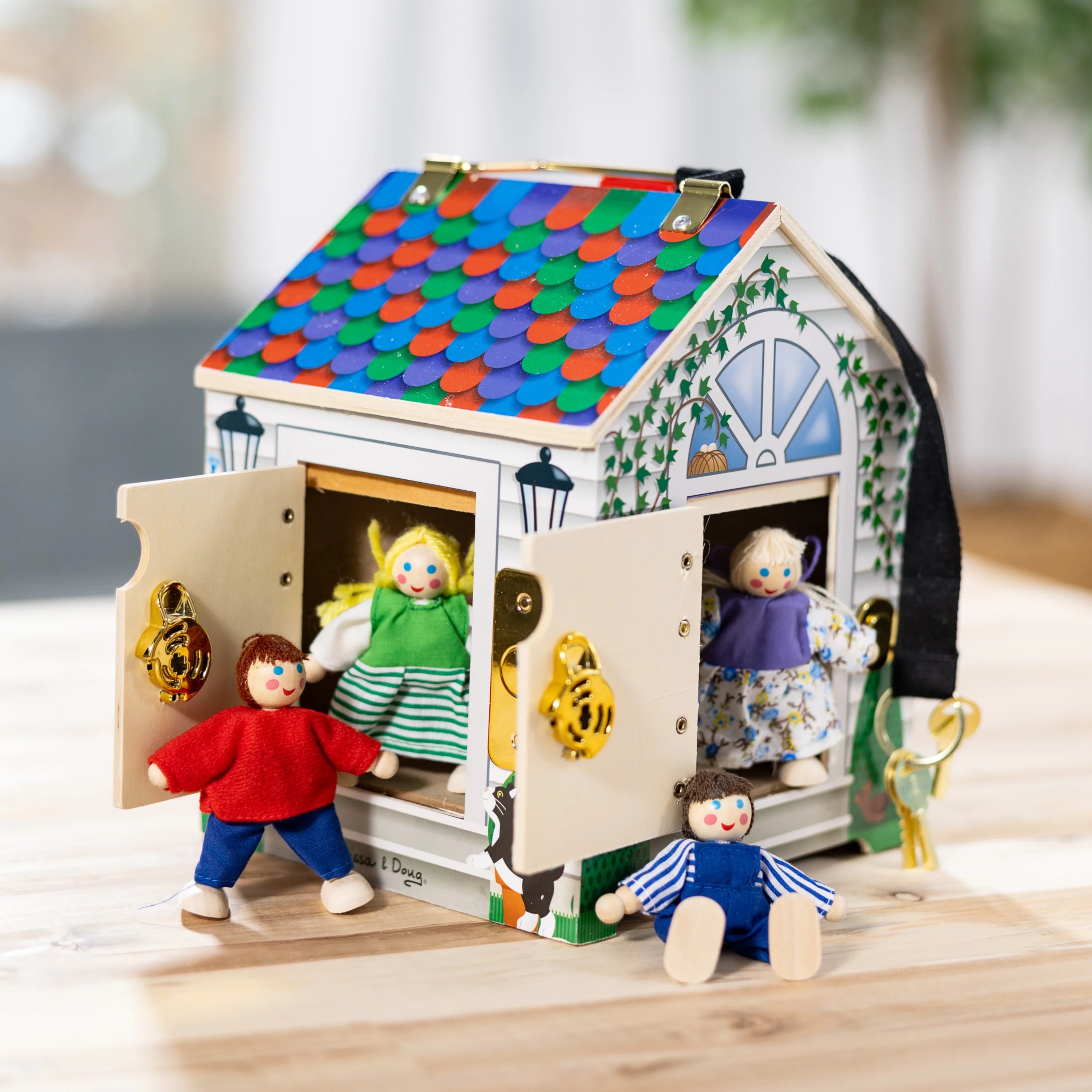 Melissa & Doug Casa de Muñecas de Madera con Timbre para Llevar – Sonidos de Timbre, Llaves, 4 Muñecos de Madera Posables