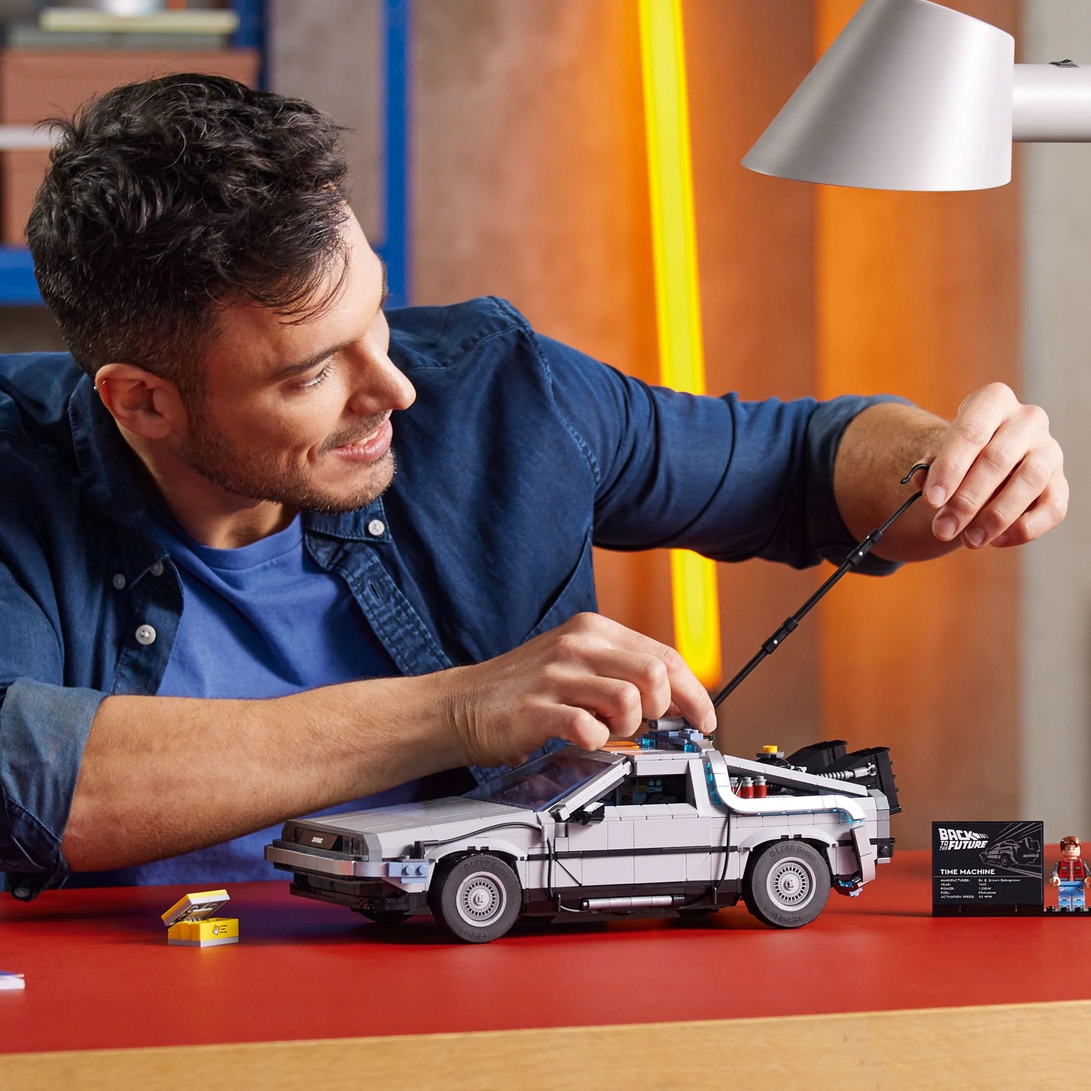 LEGO Icons Regreso al Futuro Máquina del Tiempo 10300 – Set de Construcción de Auto DeLorean, Inspirado en la Clásica Película