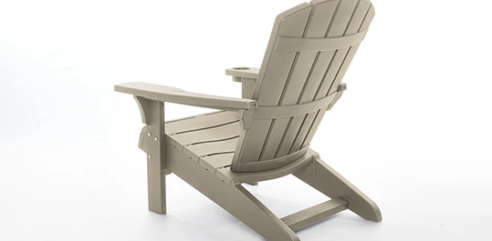 2025 Disfruta del encanto de la madera sin las complicaciones del mantenimiento con la silla Adirondack Keter Alpine en su moderno tono Silver Sage