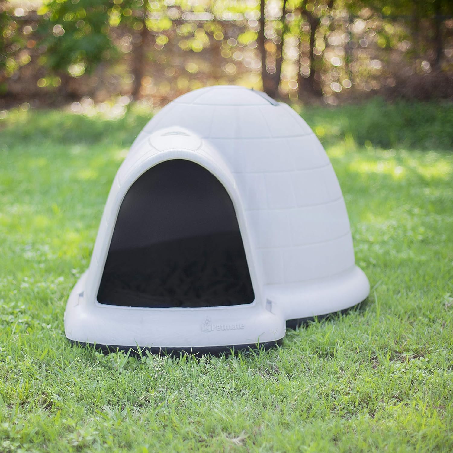2025 Petmate Indigo Casa para Perros (Casa Tipo Igloo, Hecha en EE. UU. con 90% de Materiales Reciclados, Refugio para Mascotas con Protección para Todo Clima) para Perros Extra Grandes - 90 a 125 libras, Hecha en EE. UU.
