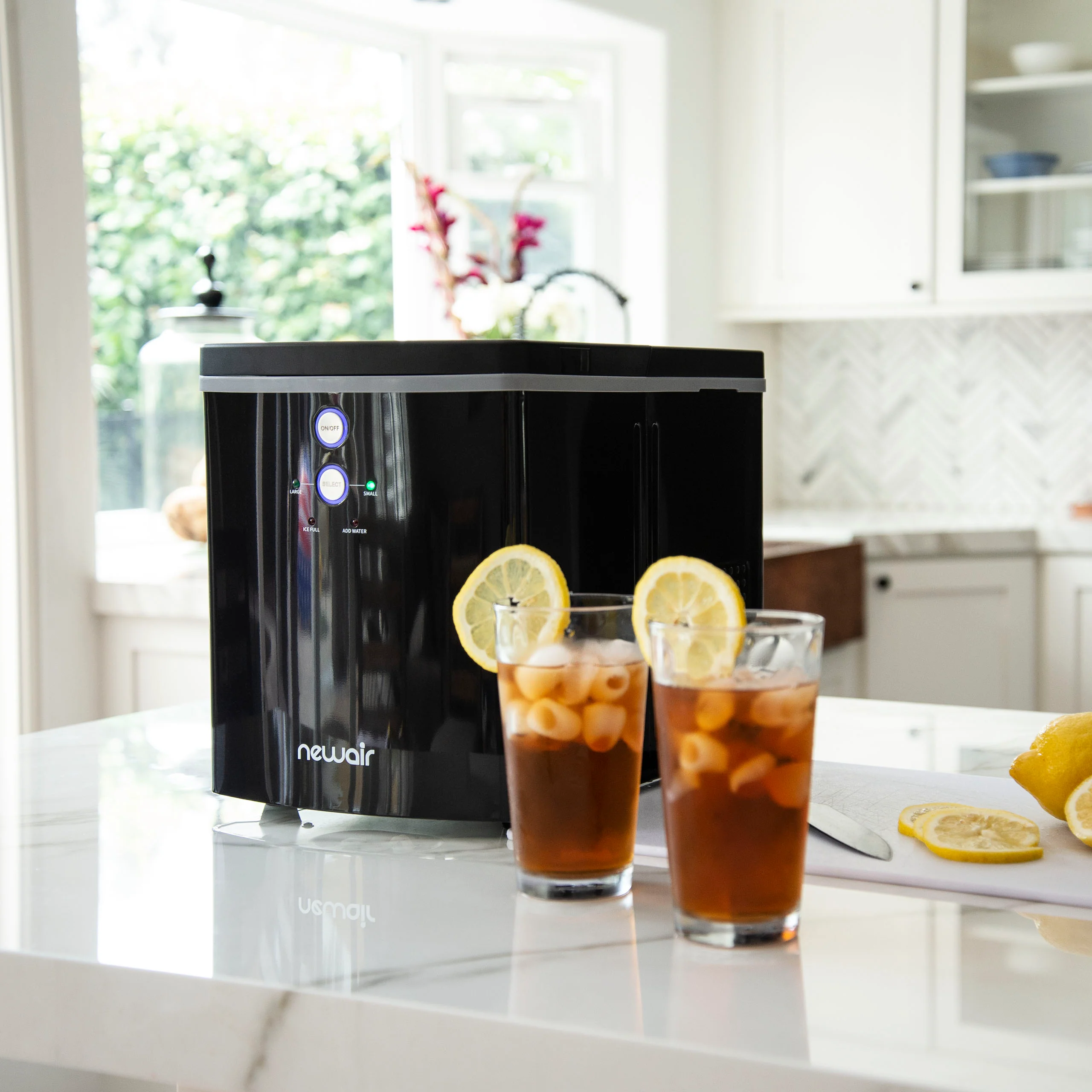 2025 Máquina de hielo de mostrador Newair® – Cubitos en forma de bola, 15 kg/día – Negro