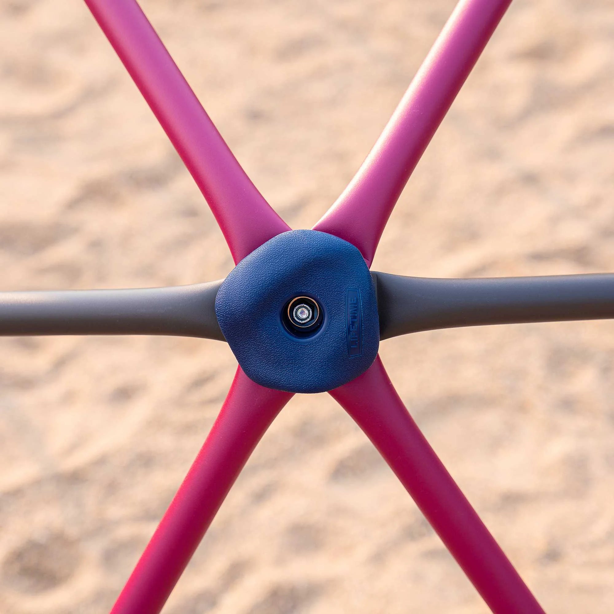 2025 Estructura de Escalada Dome para Niños de Lifetime – 5.5 ft de Alto x 11 ft de Ancho, Berry y Marrón (91088)