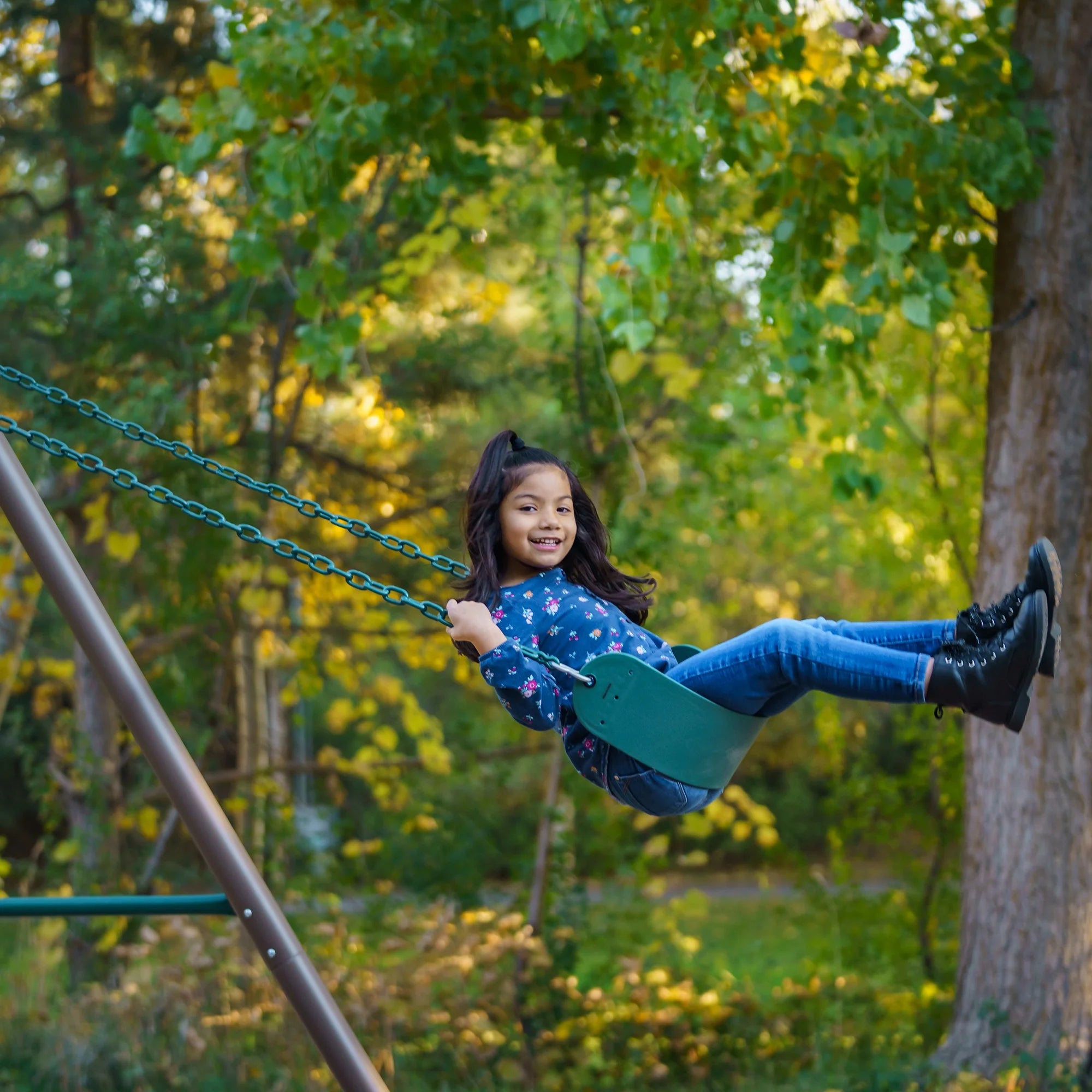 2025 Swing Set Metálico para Niños Lifetime con 2 Columpios y Barra de Trapecio – 9 pies (91137)