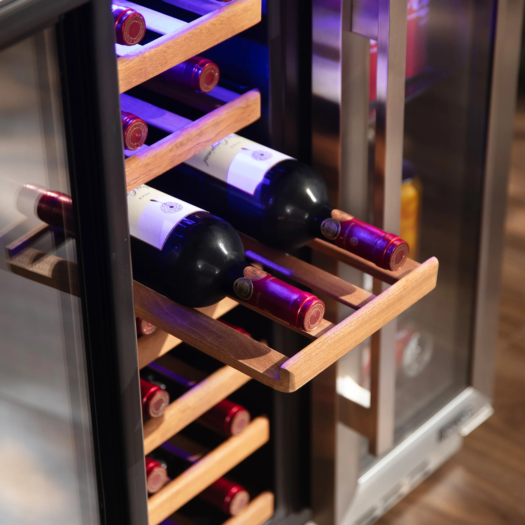 2025 Refrigerador para Vinos y Bebidas Newair – Doble Zona con Puertas Francesas (24 pulgadas)