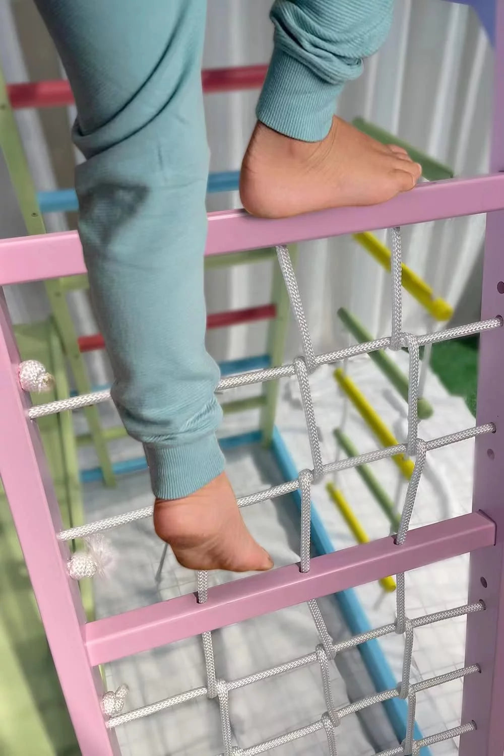 Avenlur Magnolia Parque Infantil Interior Gimnasio Jungle 6 en 1 Estilo Montessori Waldorf Juego de Escalada de Madera con Tobogán, Pared de Escalada, Escalera de Cuerda, Barras de Mono y Columpio para Niños de 2 a 6 años