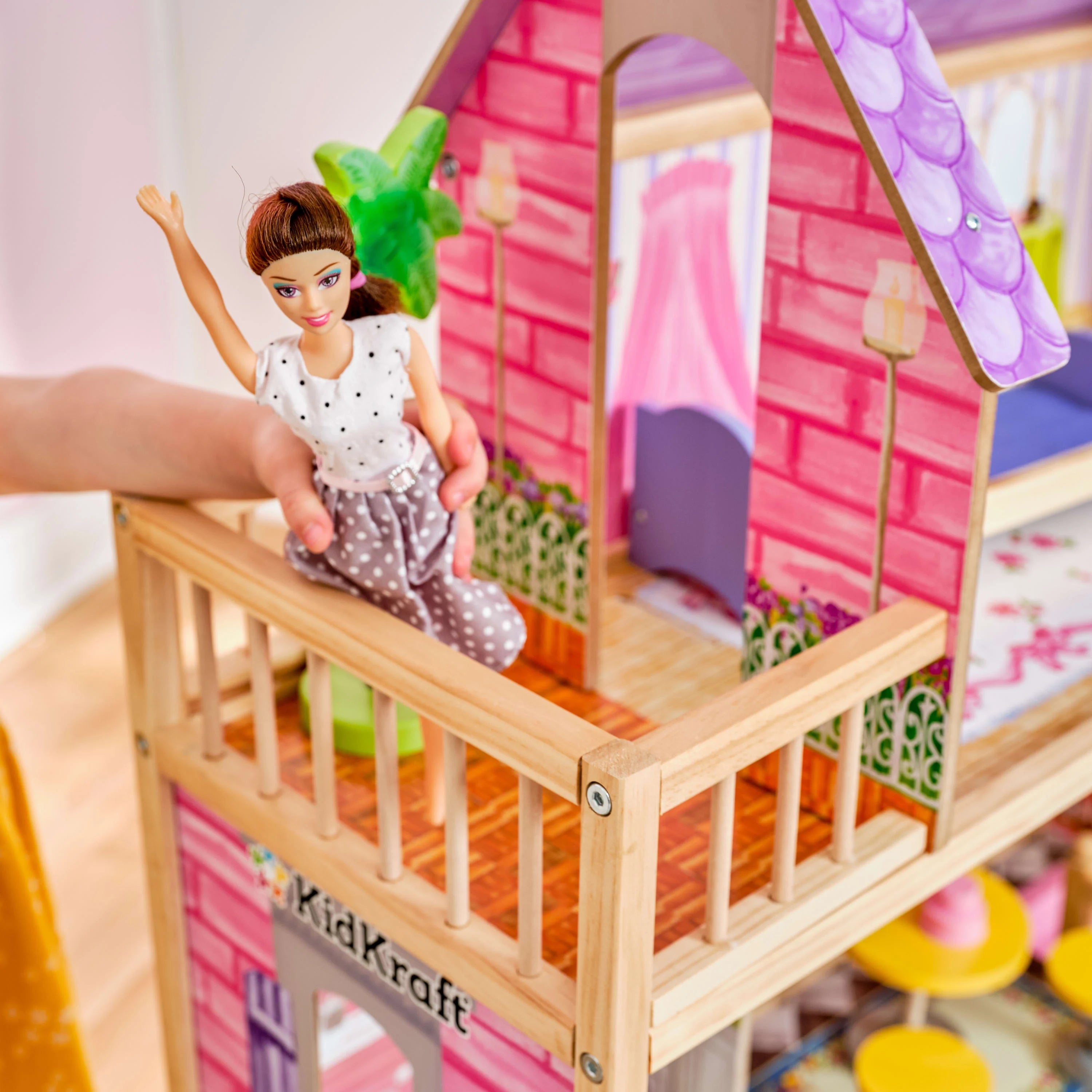 Casa de Muñecas de Madera KidKraft Kayla con Juego de Muebles de 10 Piezas, Casi 4 Pies de Altura