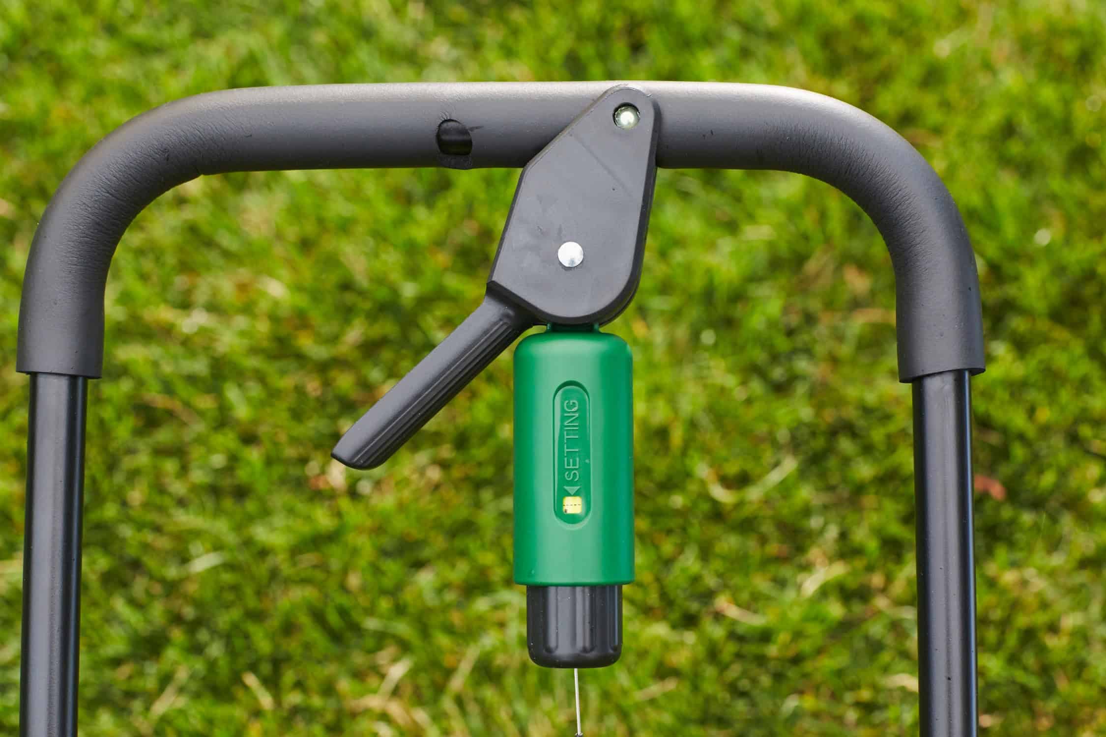 2025 Esparcidor de caída Scotts Turf Builder Classic de 32 lb