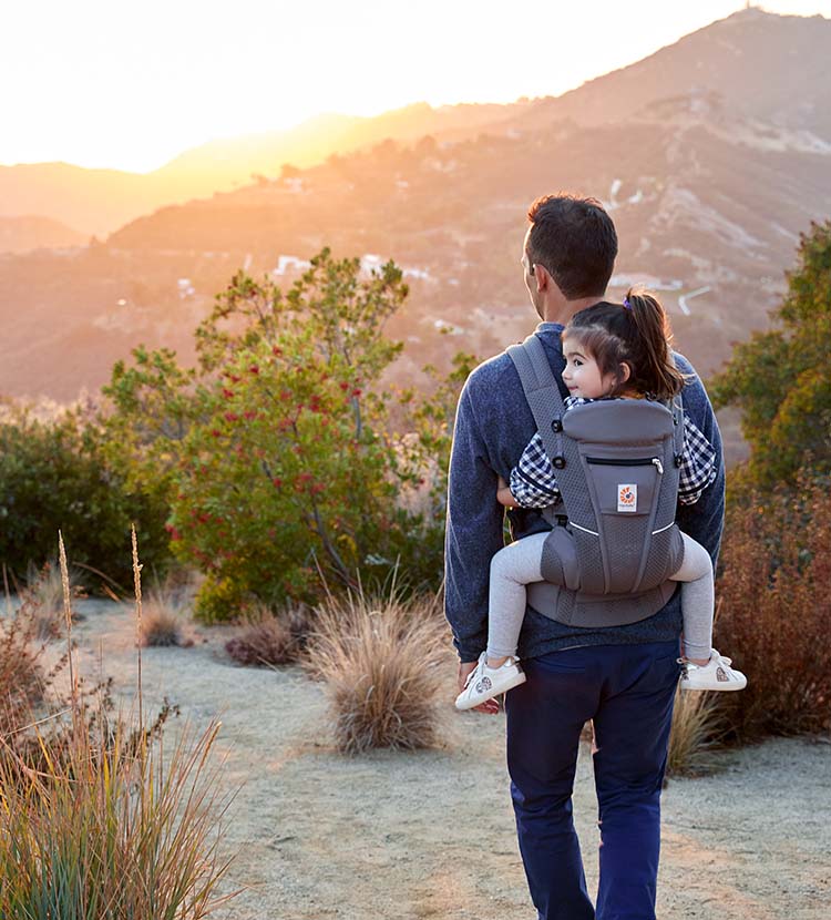 2025 Portabebés « Omni Breeze » Gris Grafito