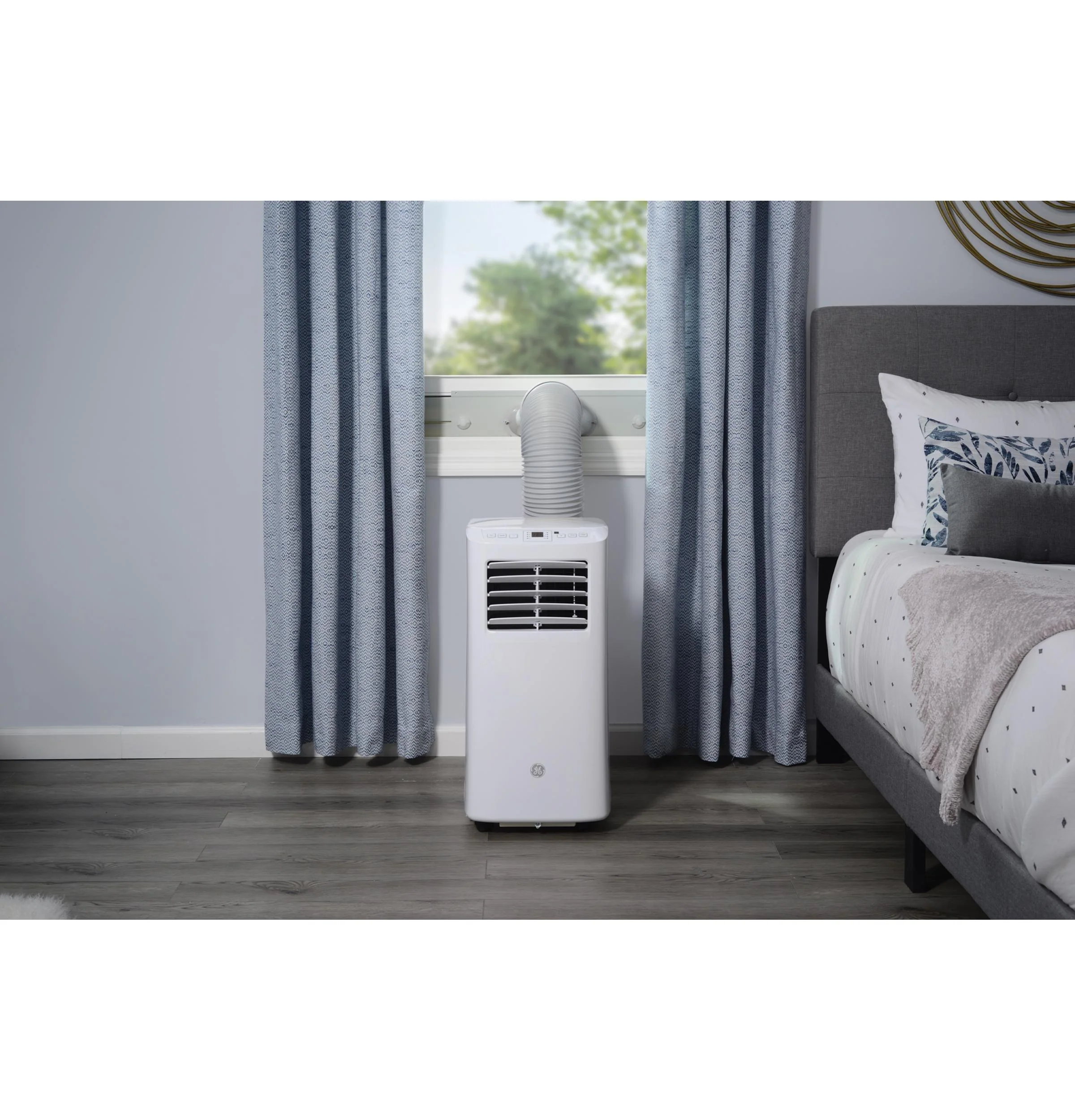 2025 GE Appliances APFD05JASW – Aire Acondicionado Portátil de 5 100 BTU con Deshumidificador y Control Remoto (Blanco)