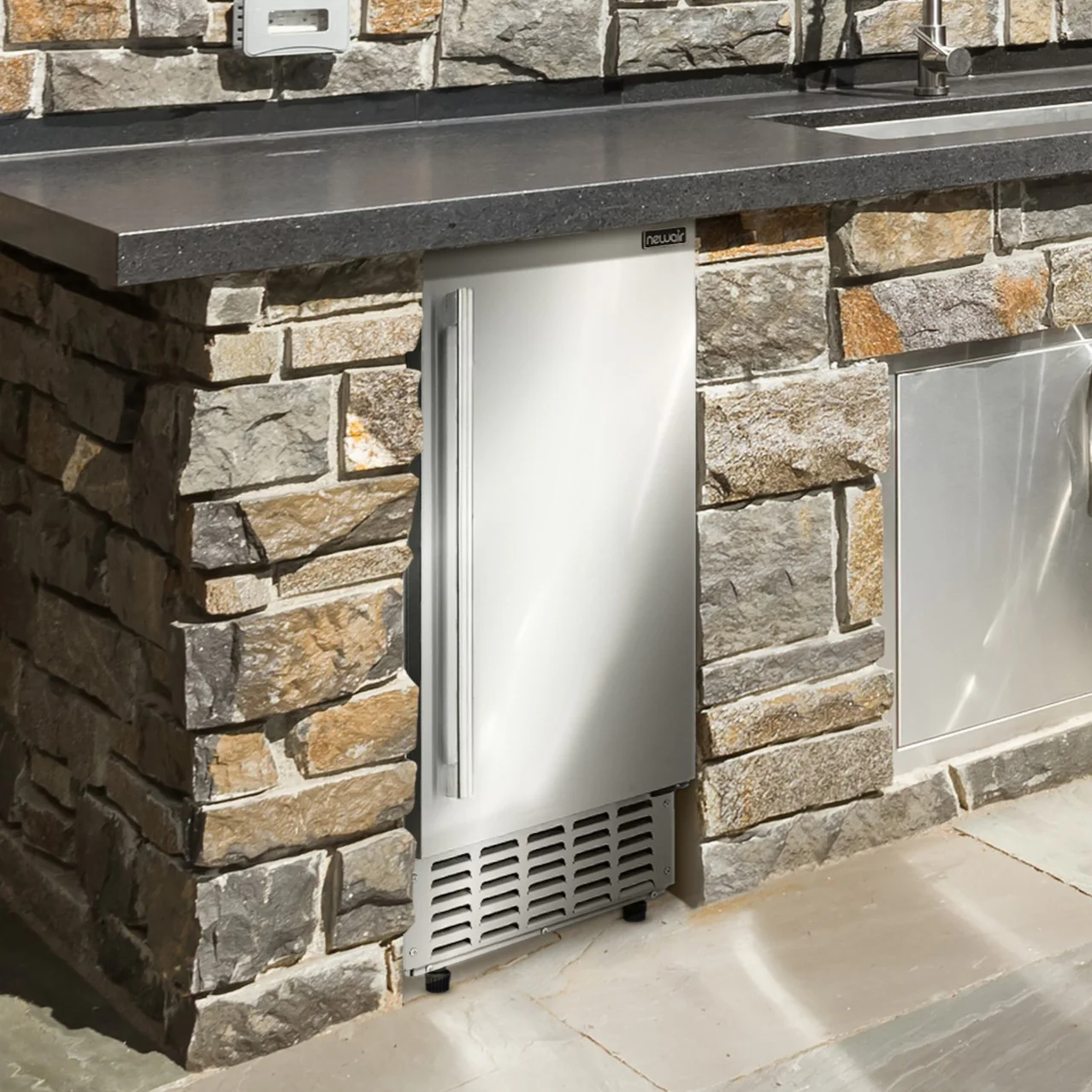 2025 Máquina de Hielo en Trozos Newair 15” Empotrable – 66 lb/día – Acero Inoxidable