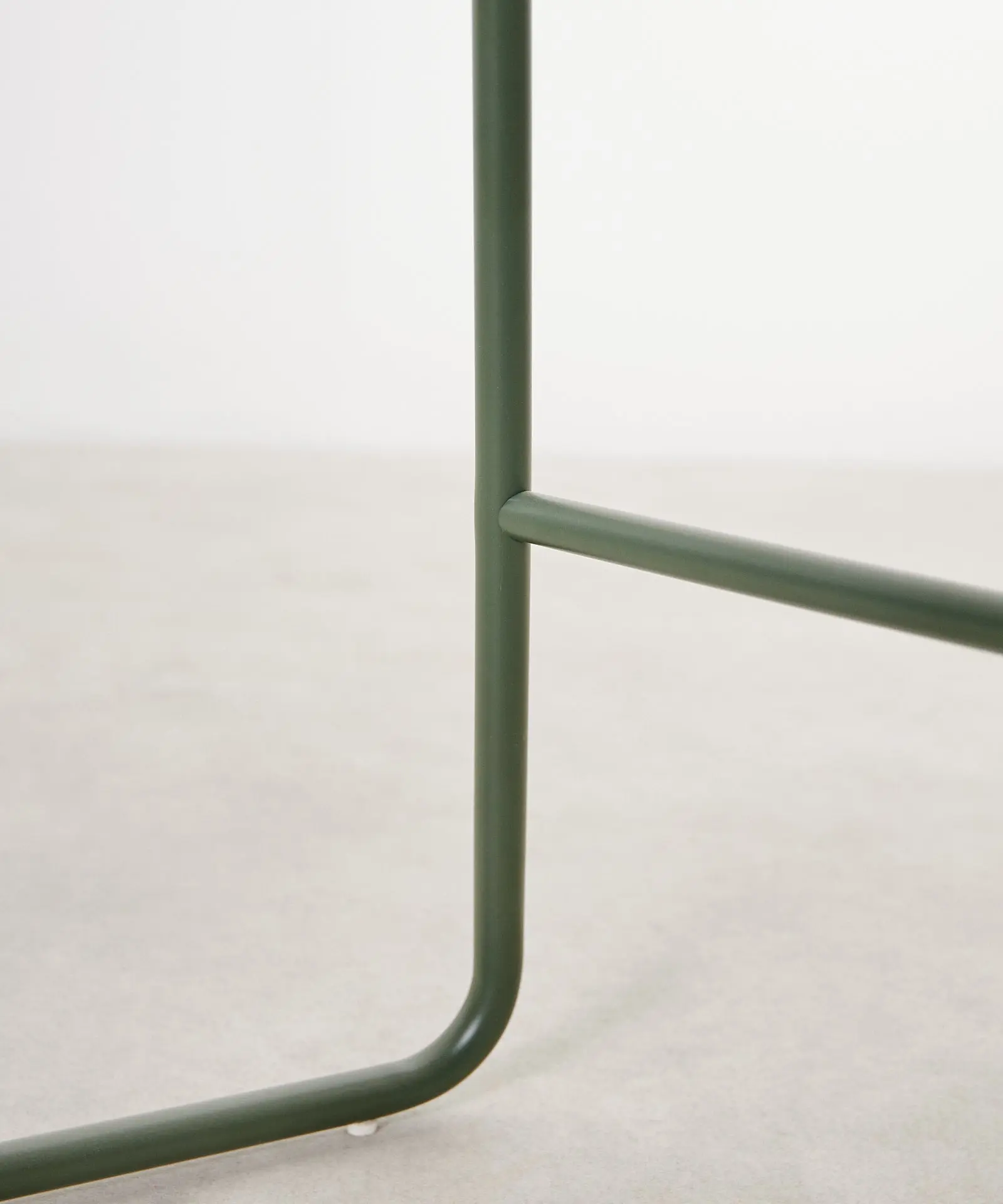 Taburete en Polipropileno y Metal Veko