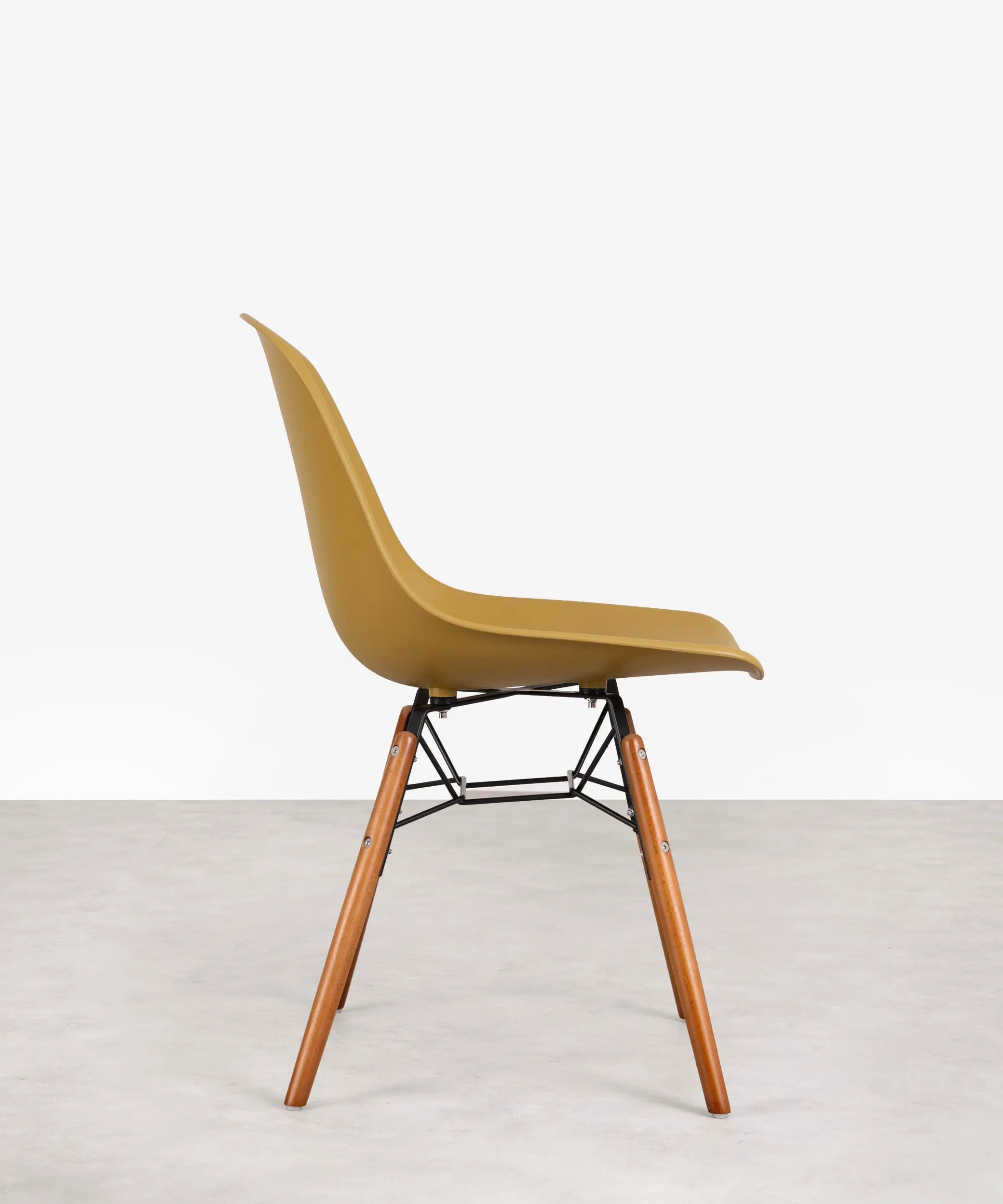 Silla de Polipropileno y Madera Elon