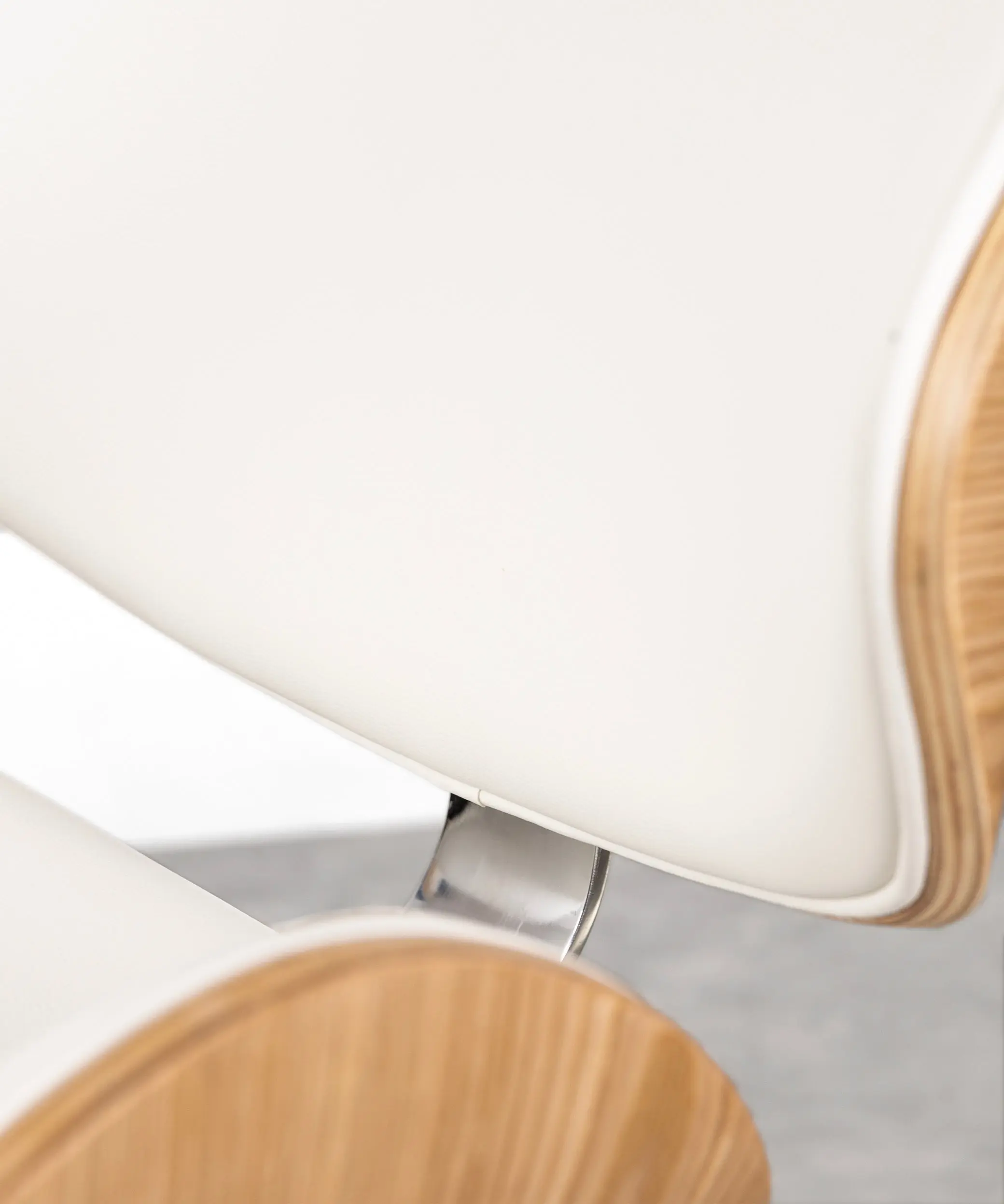 Taburete de Madera y Polipiel Regulable Shelley