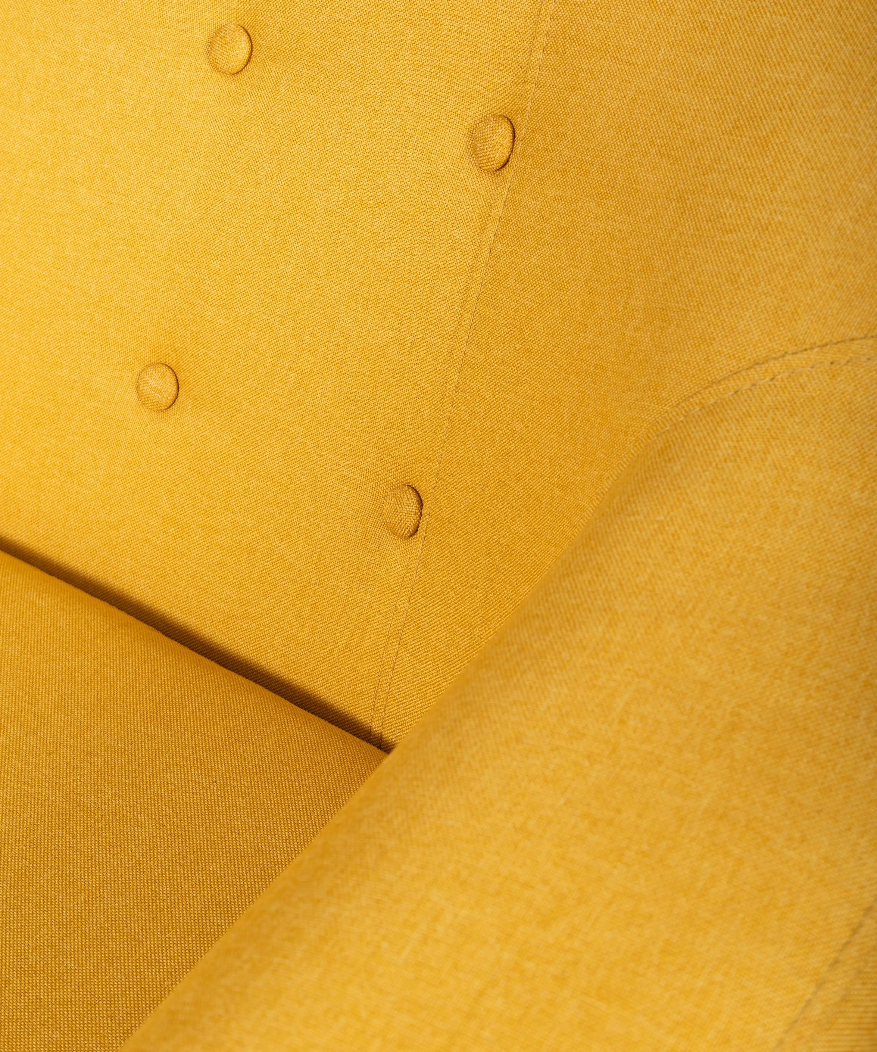 Sillón en Poliéster y Lino con Madera Skandic