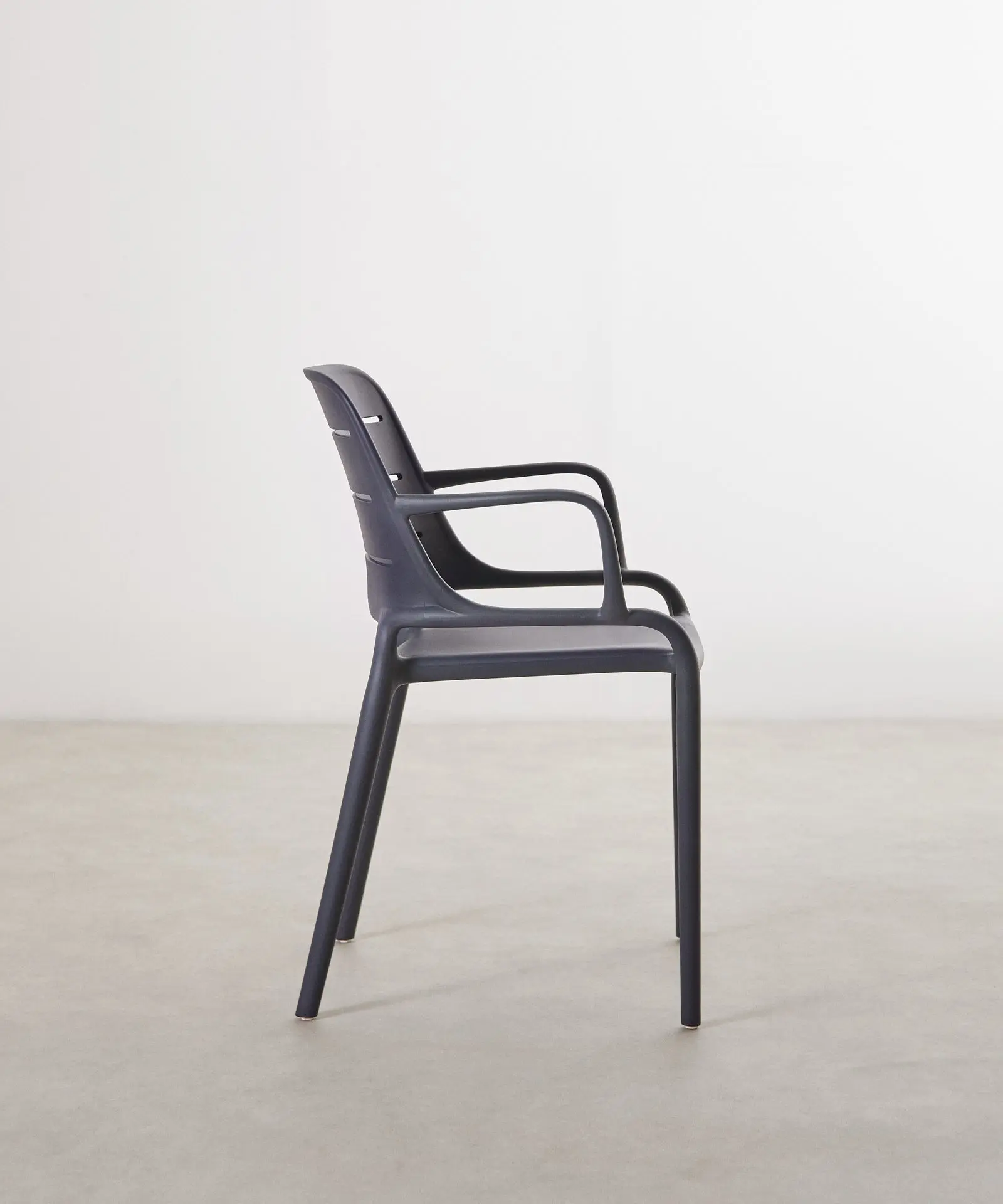 Silla de Polipropileno con Reposabrazos Mila