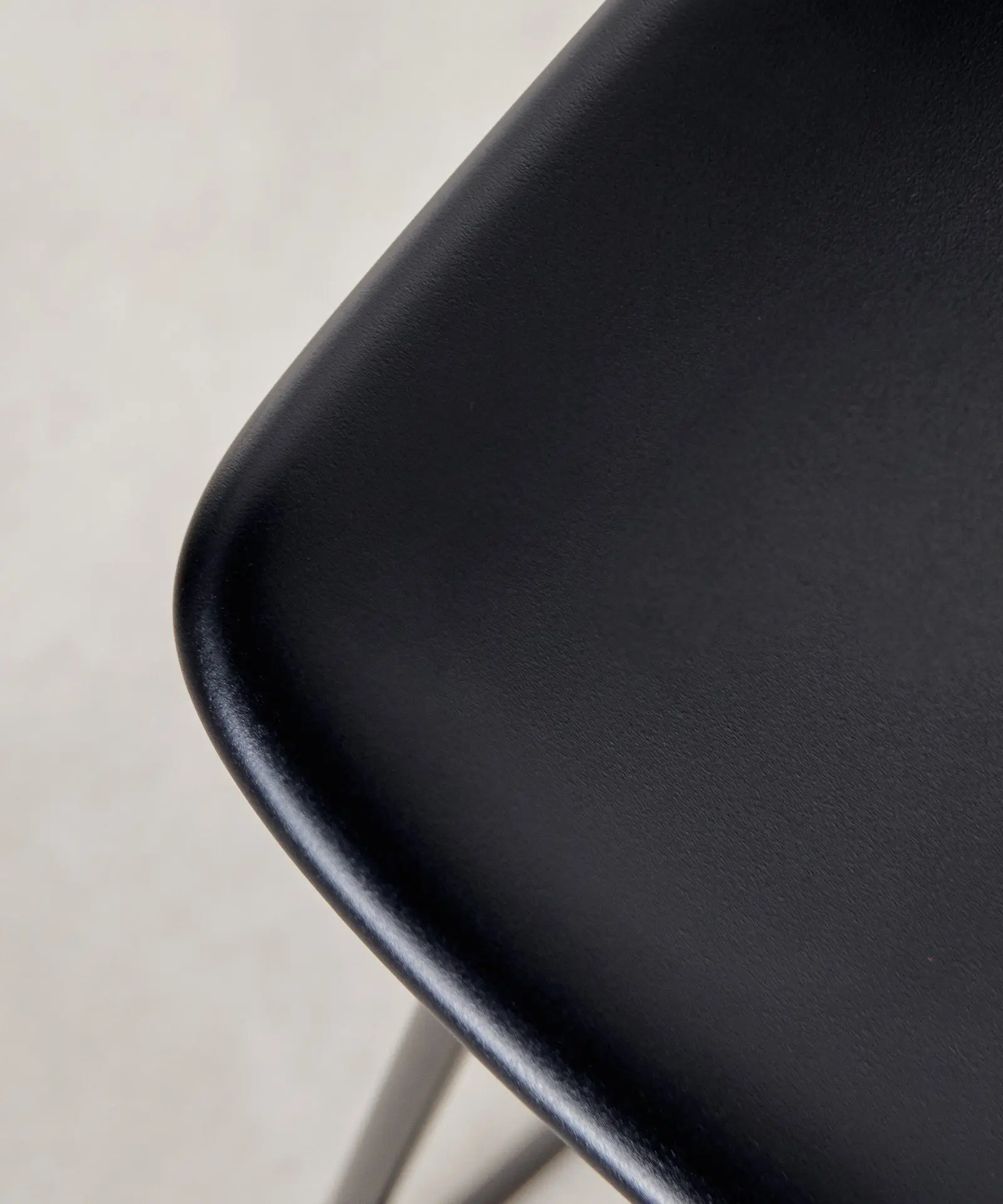 Taburete en Polipropileno y Metal Veko