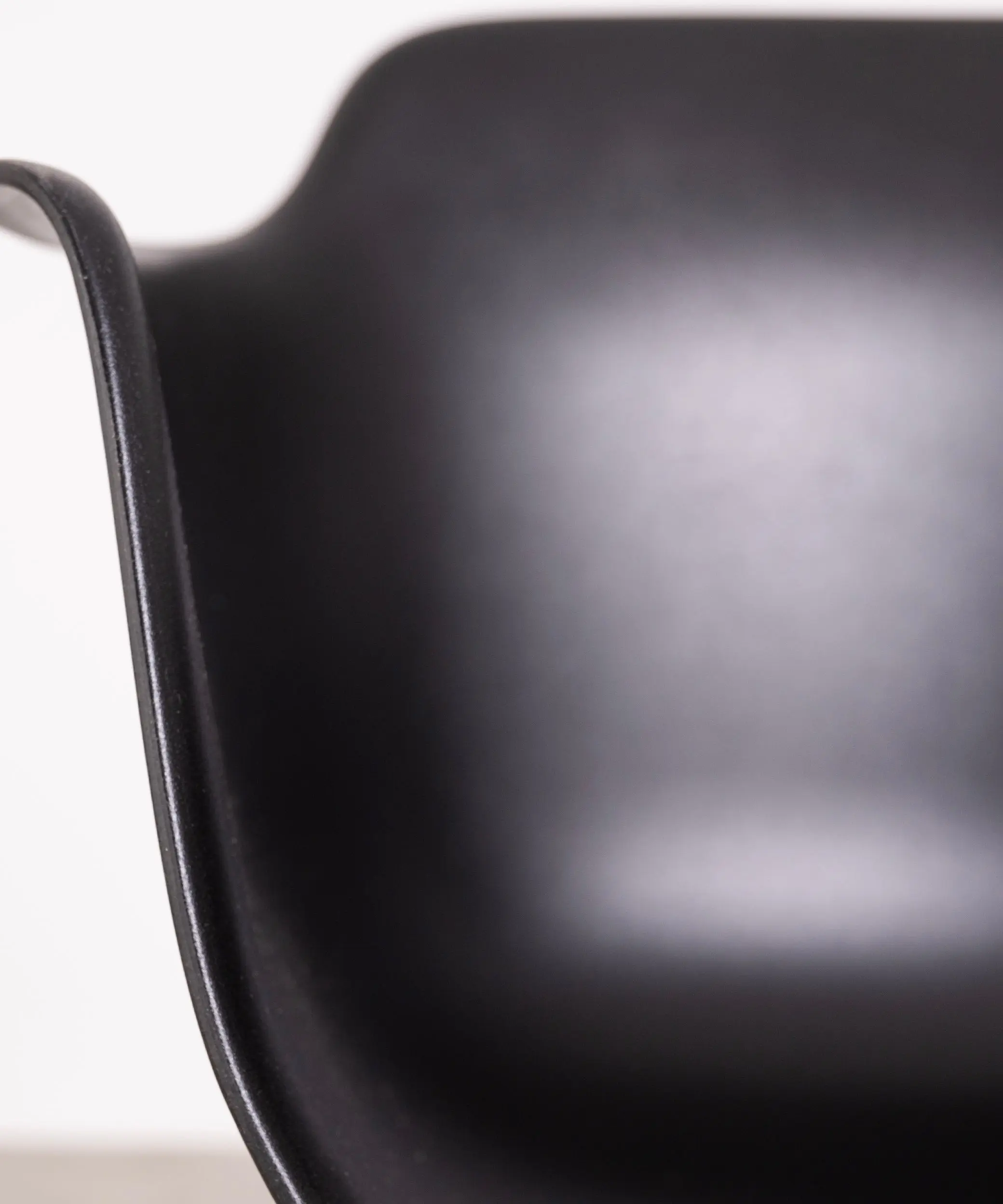 Silla de Polipropileno y Madera Elon Arms