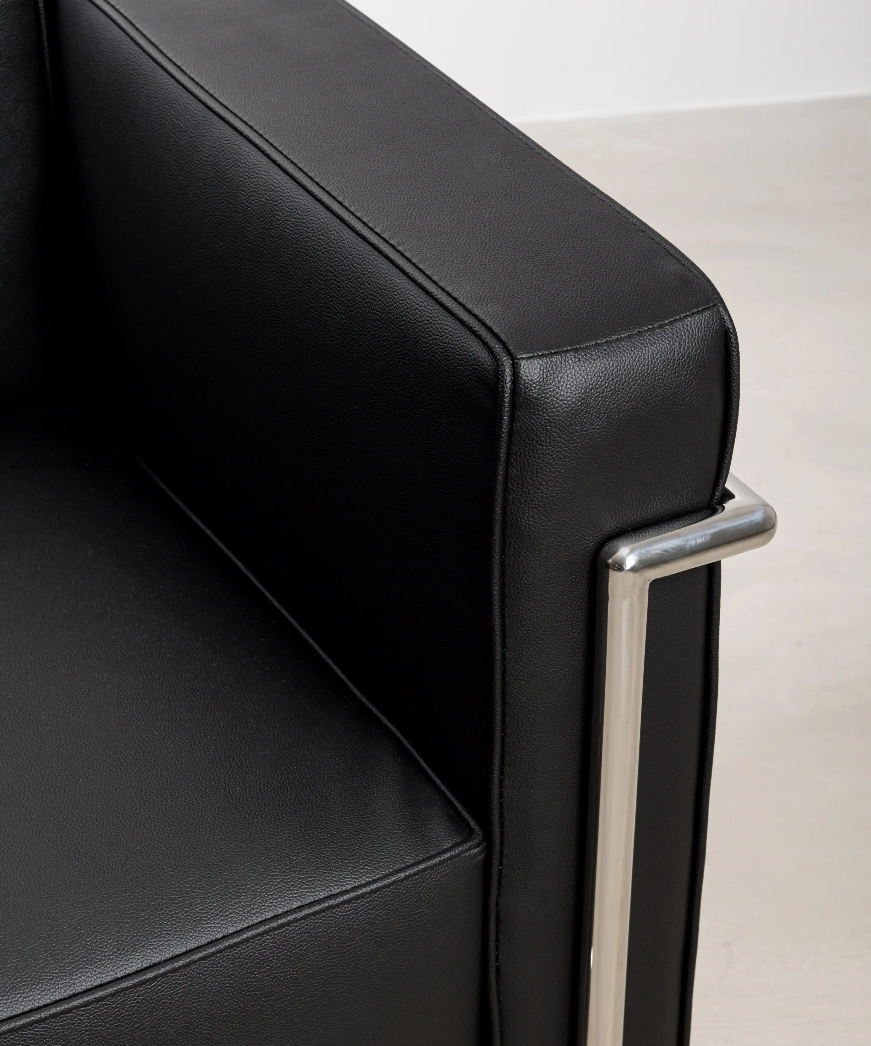 Sofá en Polipiel y Acero Box PU