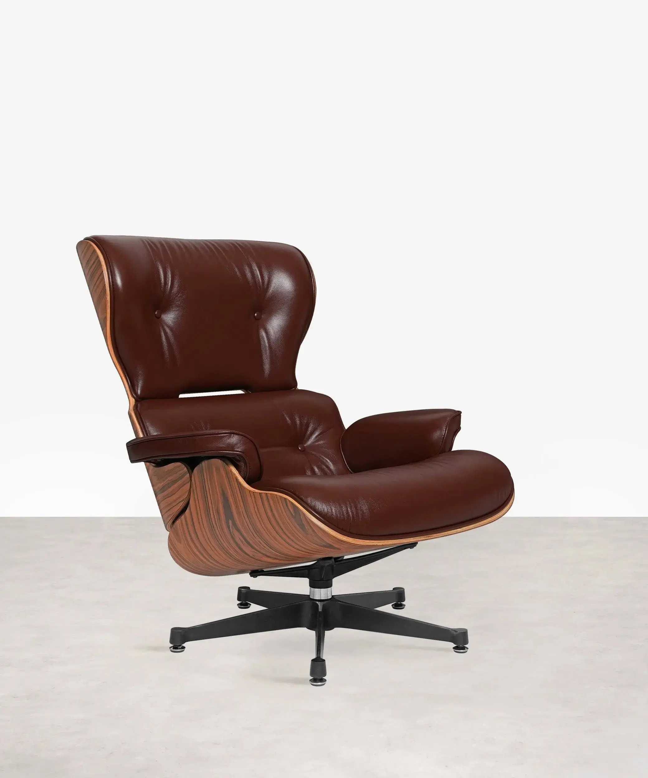 Sillón en Madera Tapizado en Piel con Reposapiés Magnum