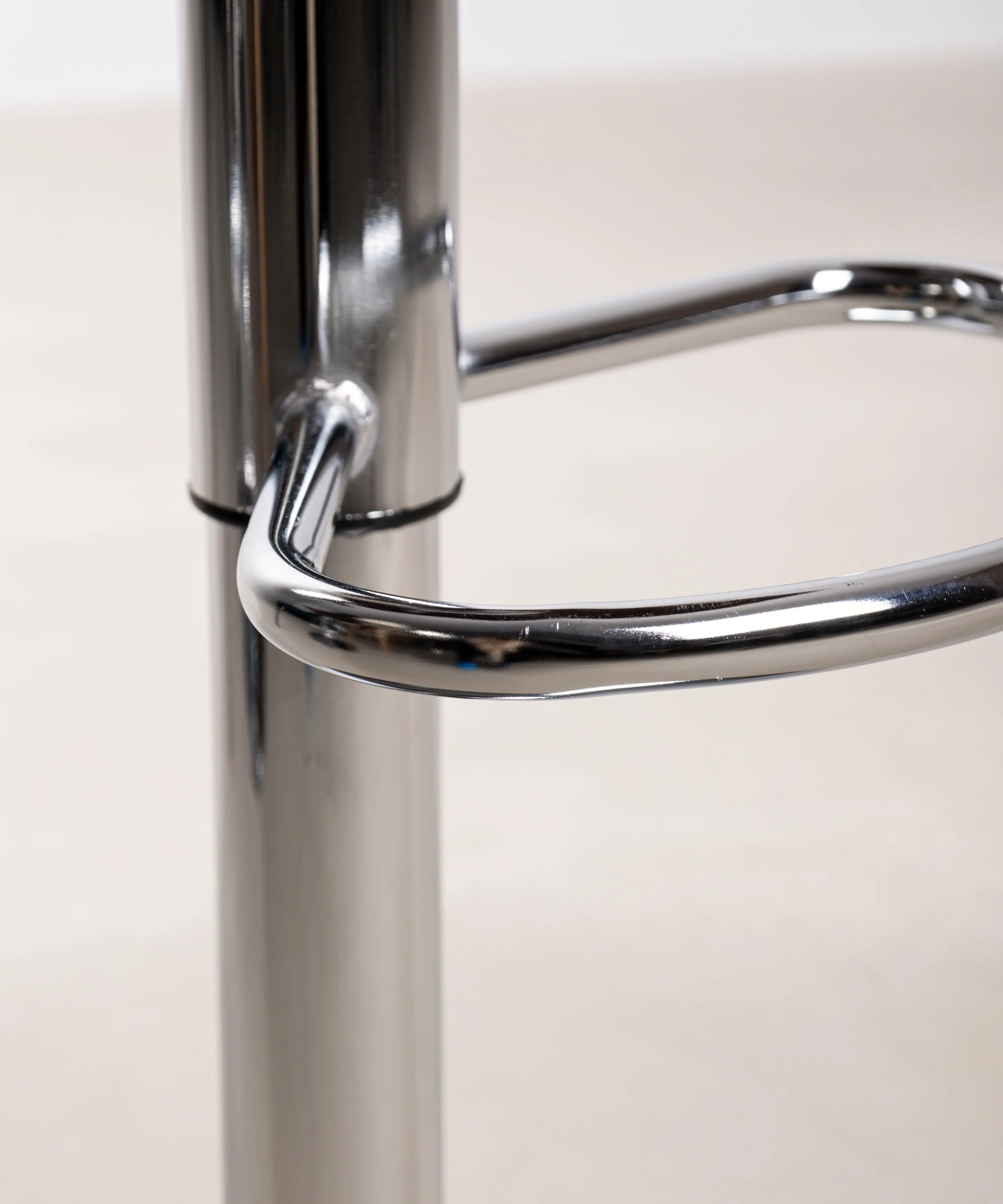 Taburete de Madera y Polipiel Regulable Shelley