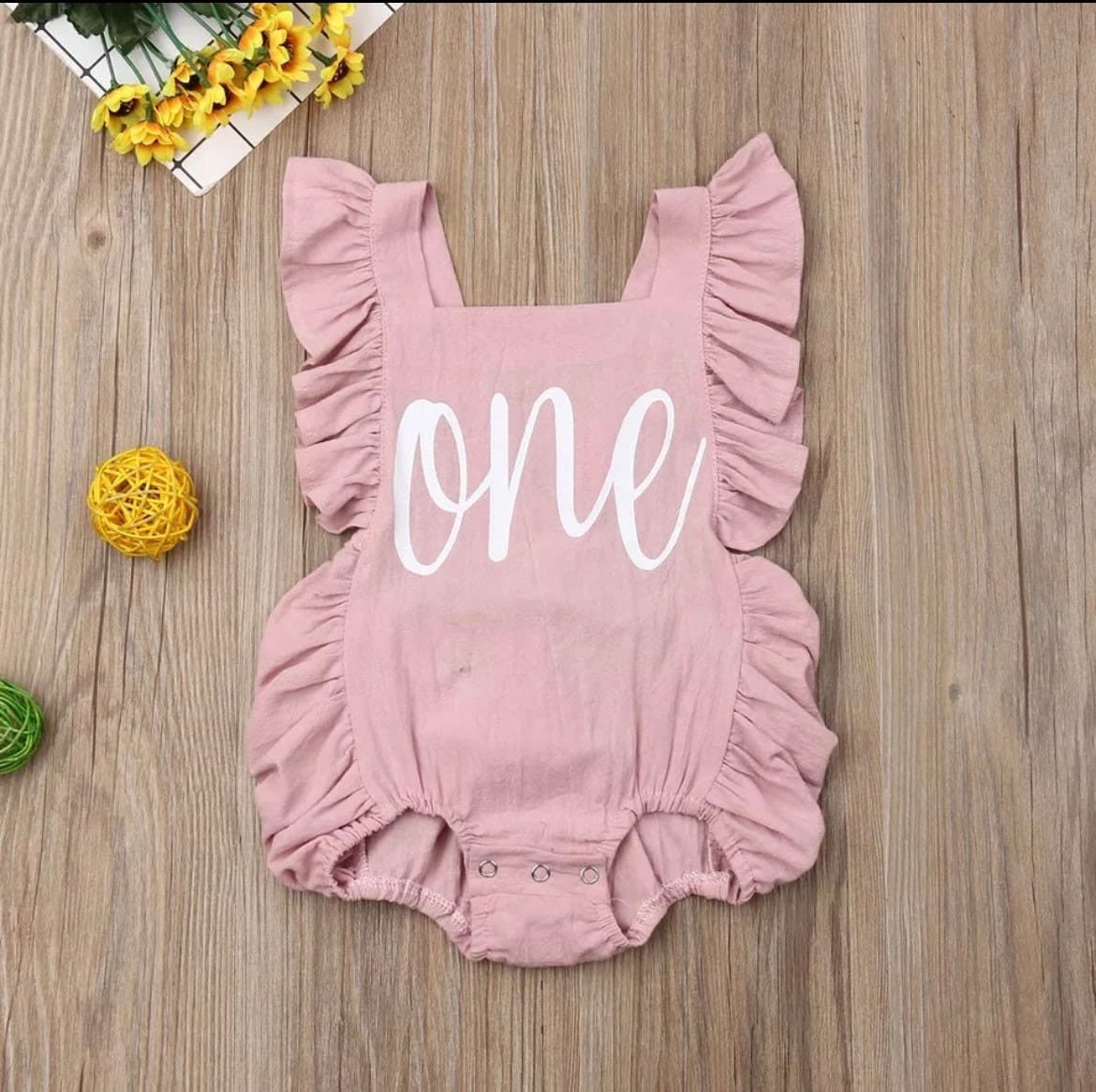 White baby girl romper for photo, Simple Smash cake outfit girl photoshoot, Cotton ruffle romper first birthday , rainbow first birthday