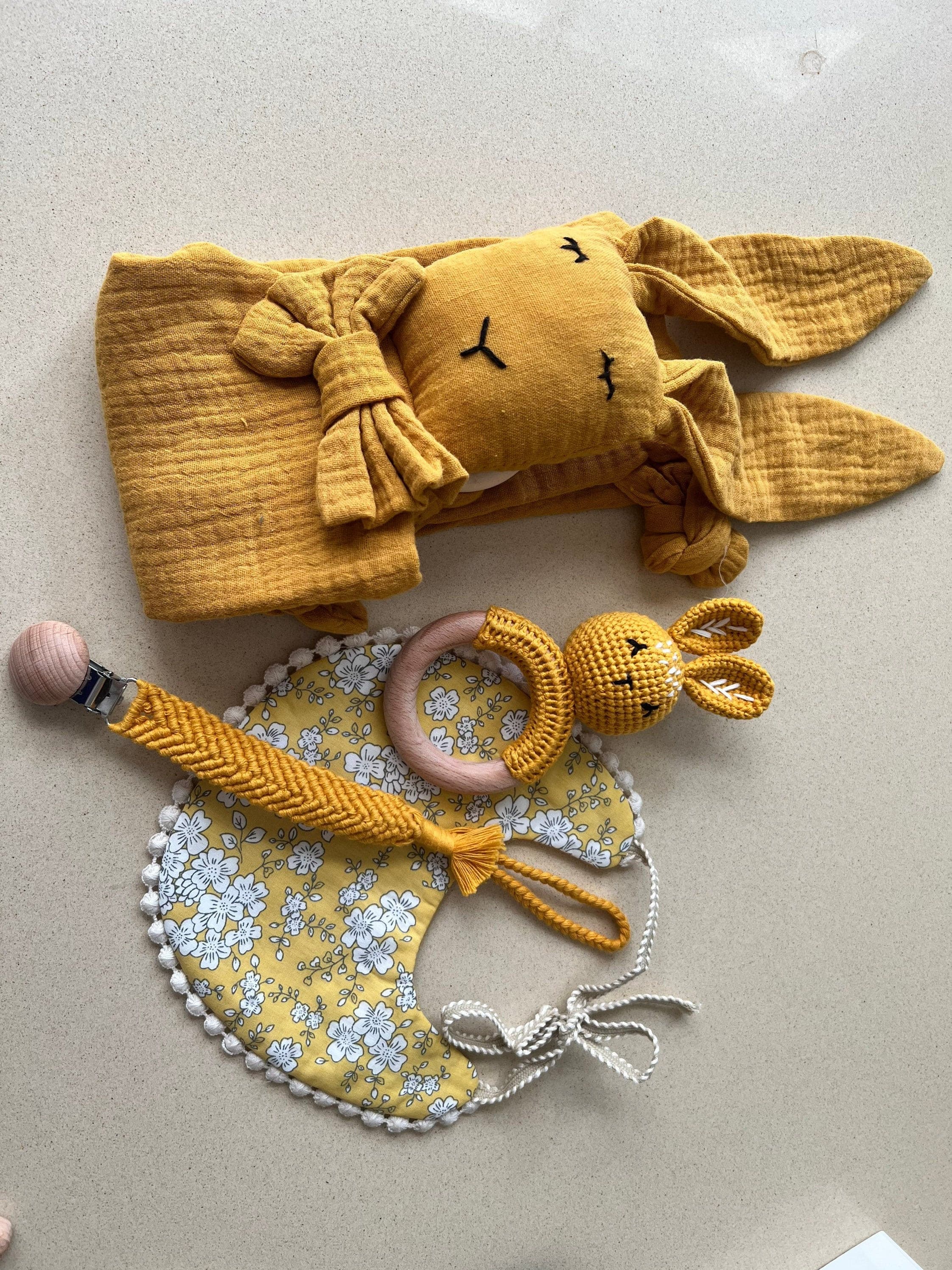 Newborn Baby Hamper | Muslin Comforter  | Newborn Girl Gift Set | Baby Gift Box, Dummy Chain gift set, Dummy clip gift set,