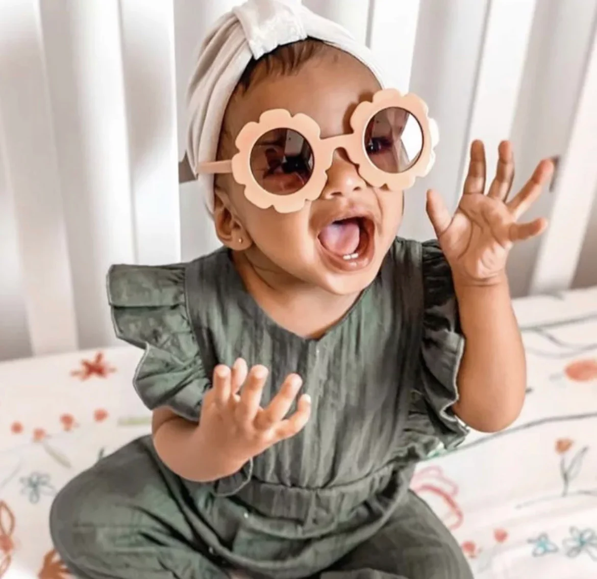 Daisy Sunglasses & Headband Bow Set