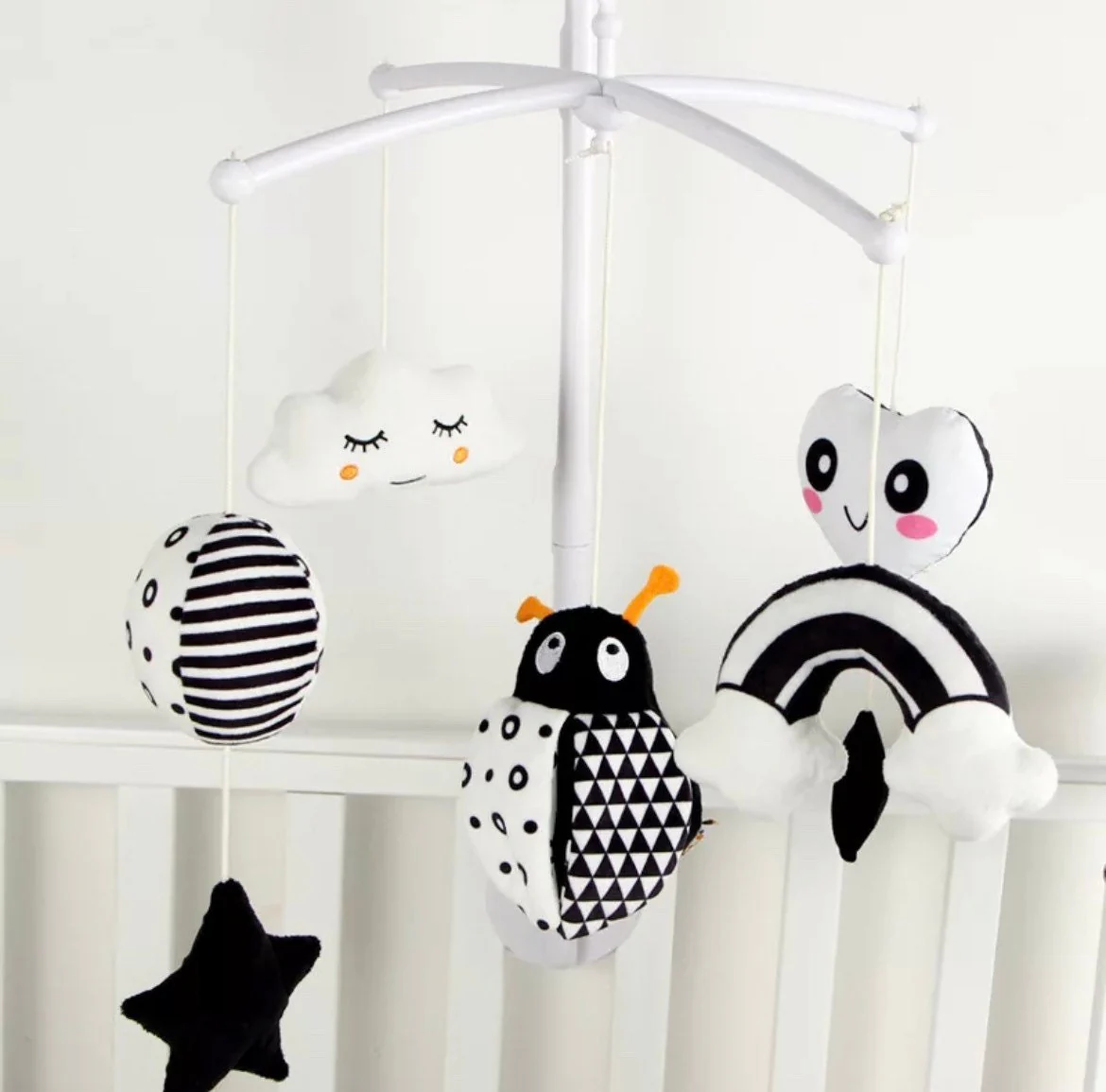 Newborn baby mobile gift, Newborn baby sensory mobile, Black & White baby mobile, Monochrome baby toy, New parent gift, Newborn sensory gift