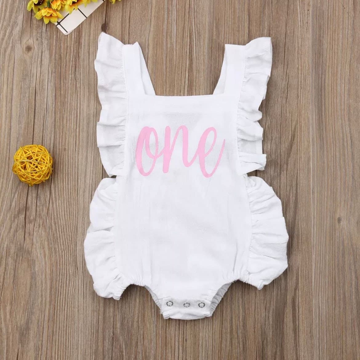 White baby girl romper for photo, Simple Smash cake outfit girl photoshoot, Cotton ruffle romper first birthday , rainbow first birthday