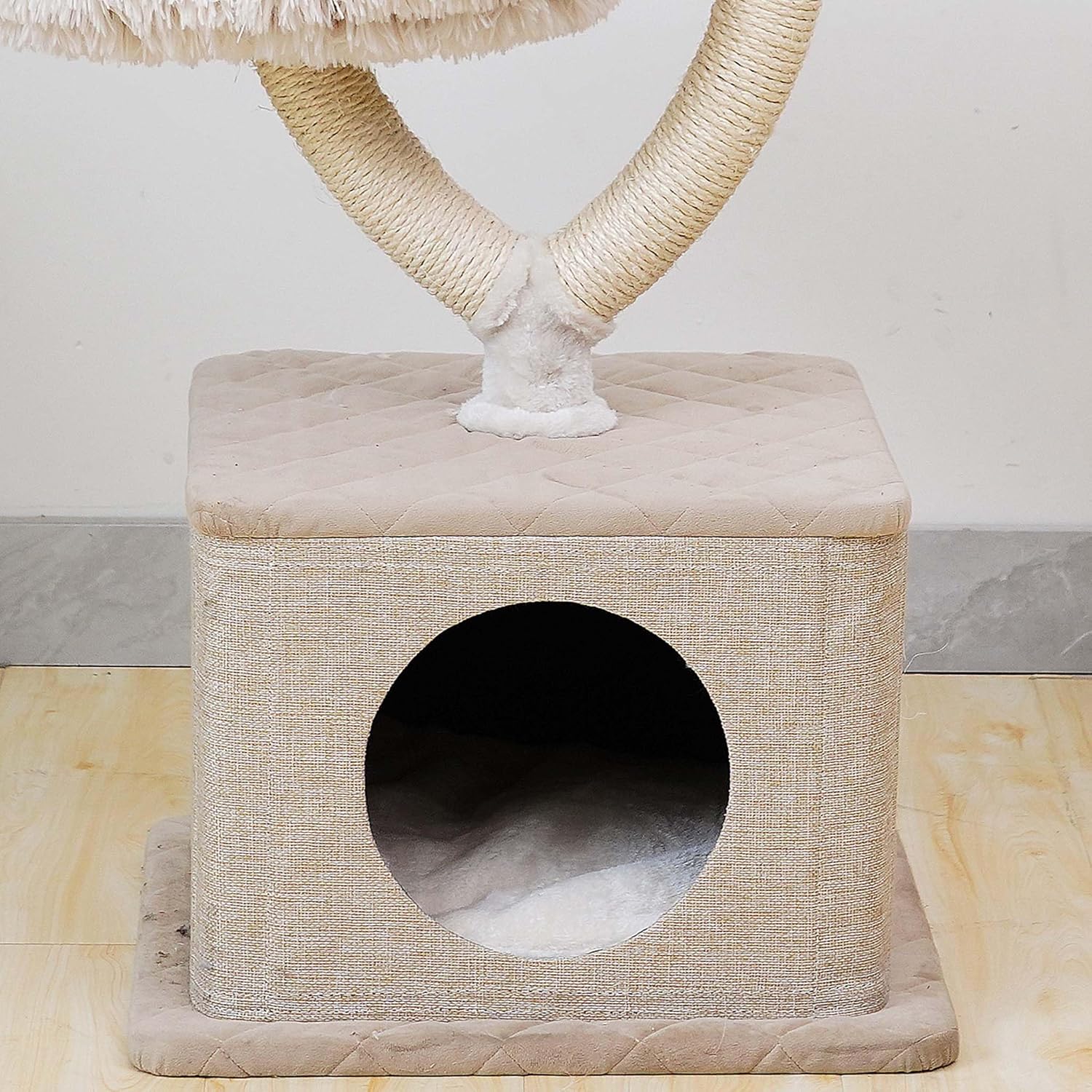 Fudajo Designer Kratzbaum in Zweigdesign 130 cm hoch, Katzenkratzbaum mit Plüsch und Sisal, Kletterbaum für Katzen, Katzenbaum mit Hängeliege