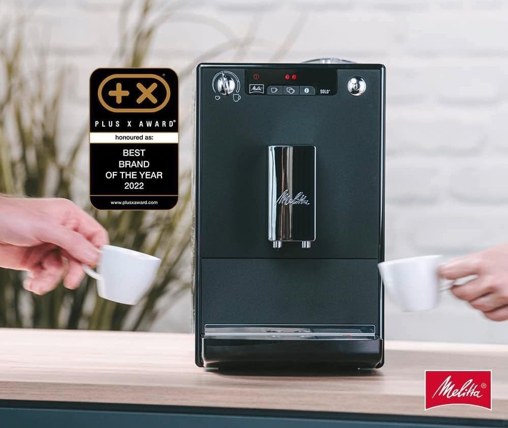 Melitta Solo - Kaffeevollautomat mit höhenverstellbarem Auslauf, kleine Kaffeemaschine mit abnehmbarem Wassertank, für z. B. Espresso oder Café Crème, silber