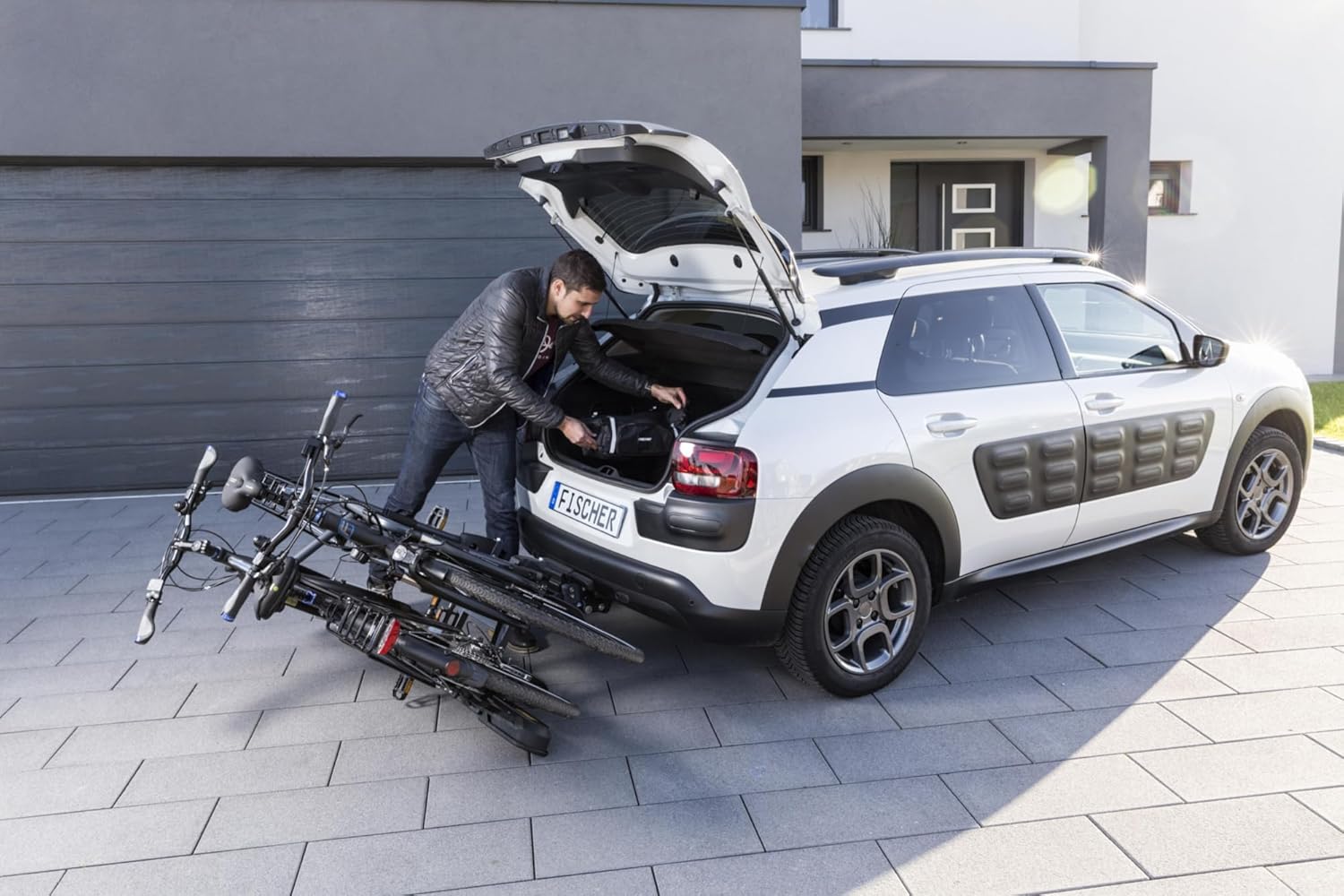 Fischer Kupplungs-Fahrradträger ProlineEvo 2, für 2 Fahrräder bis 60kg Nutzlast, E-Bike geeignet, vormontiert, abschließbar, faltbar