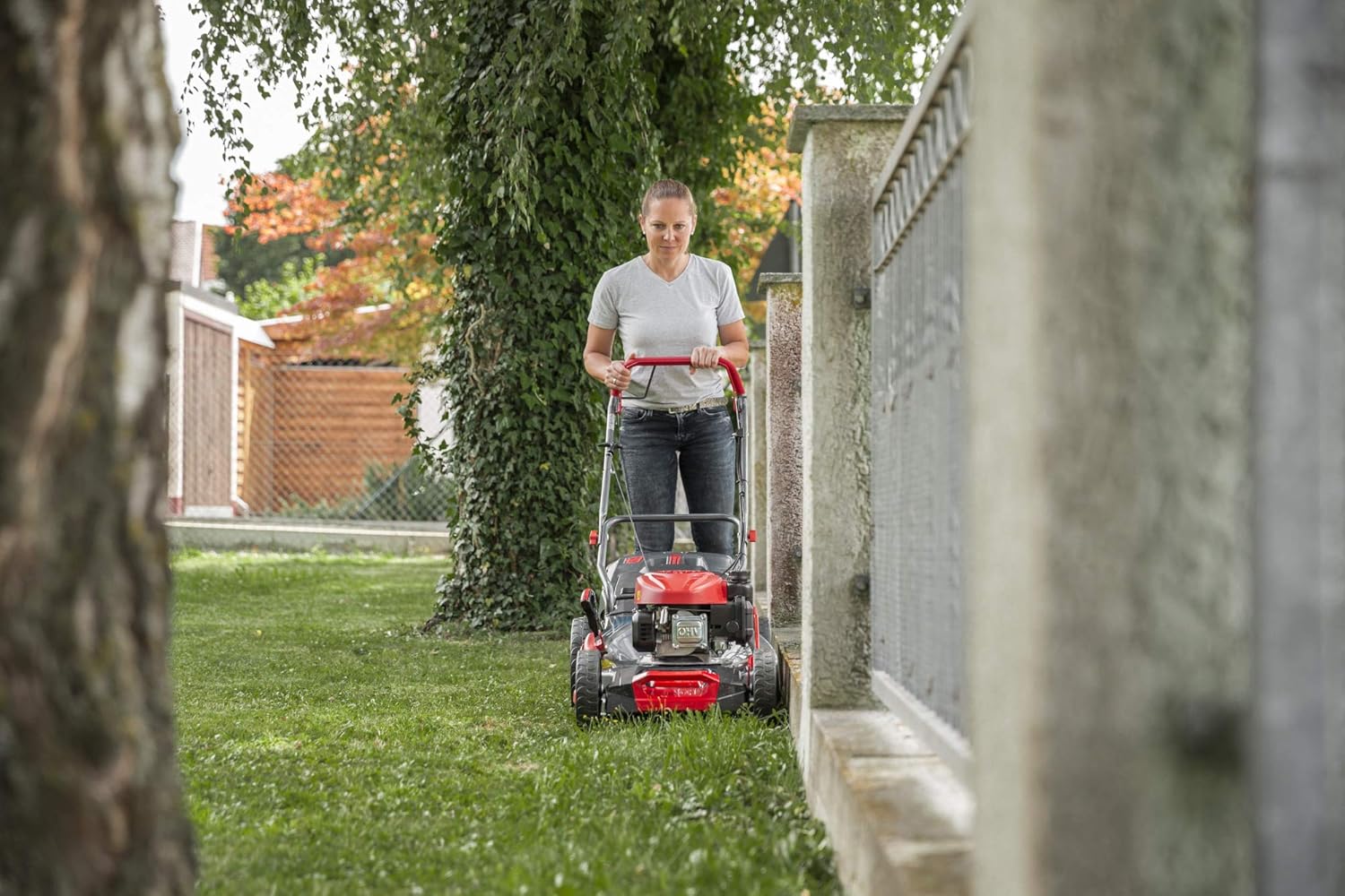 AL-KO Benzin-Rasenmäher Comfort 46.0 SP-A Plus (46 cm Schnittbreite, 2.1 kW Motorleistung, Robustes Stahlblechgehäuse, Hinterradantrieb, Mulchfunktion, Seitenauswurf, für Rasenflächen bis 1400 m²)