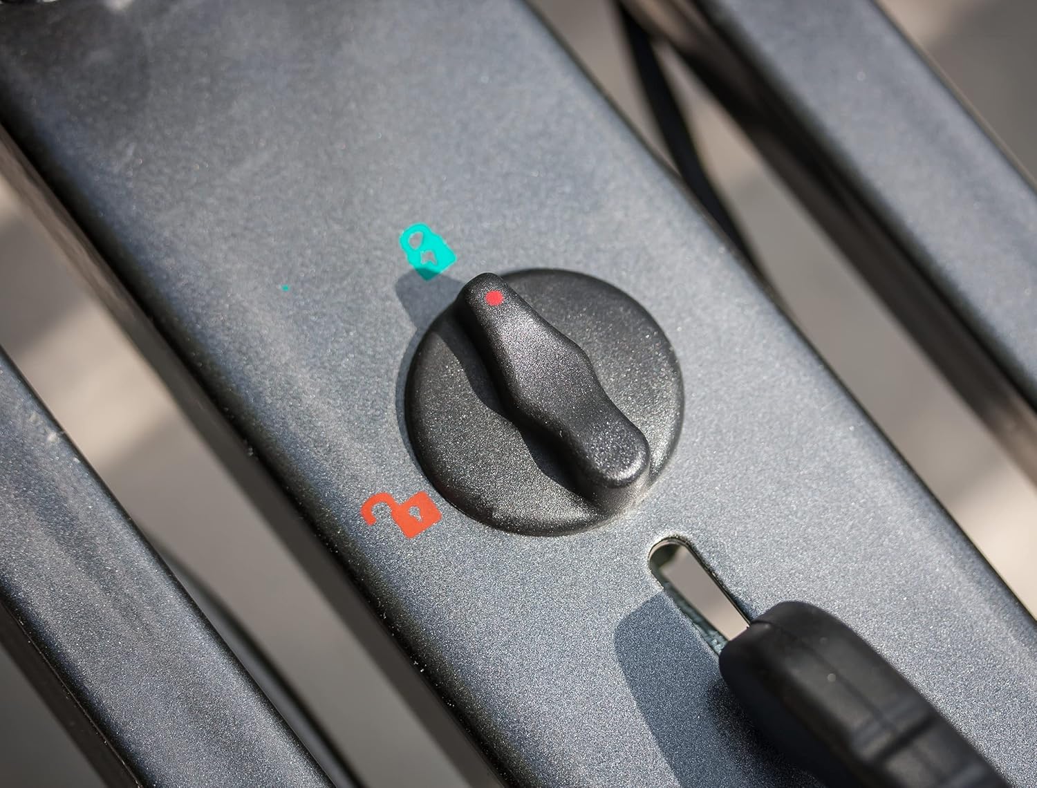 EUFAB 12010LAS Fahrradträger POKER-F, E-Bike geeignet, komplett vormontiert, Diebstahlschutz, für 2 Fahrräder, für Anhängerkupplung, Schwarz, 142 x 70 x 58 cm