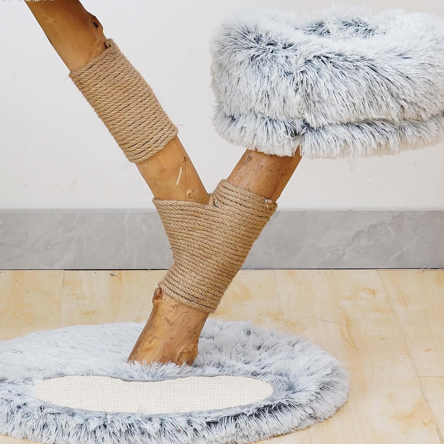 Fudajo Designer Kratzbaum in Zweigdesign 130 cm hoch, Katzenkratzbaum mit Plüsch und Sisal, Kletterbaum für Katzen, Katzenbaum mit Hängeliege