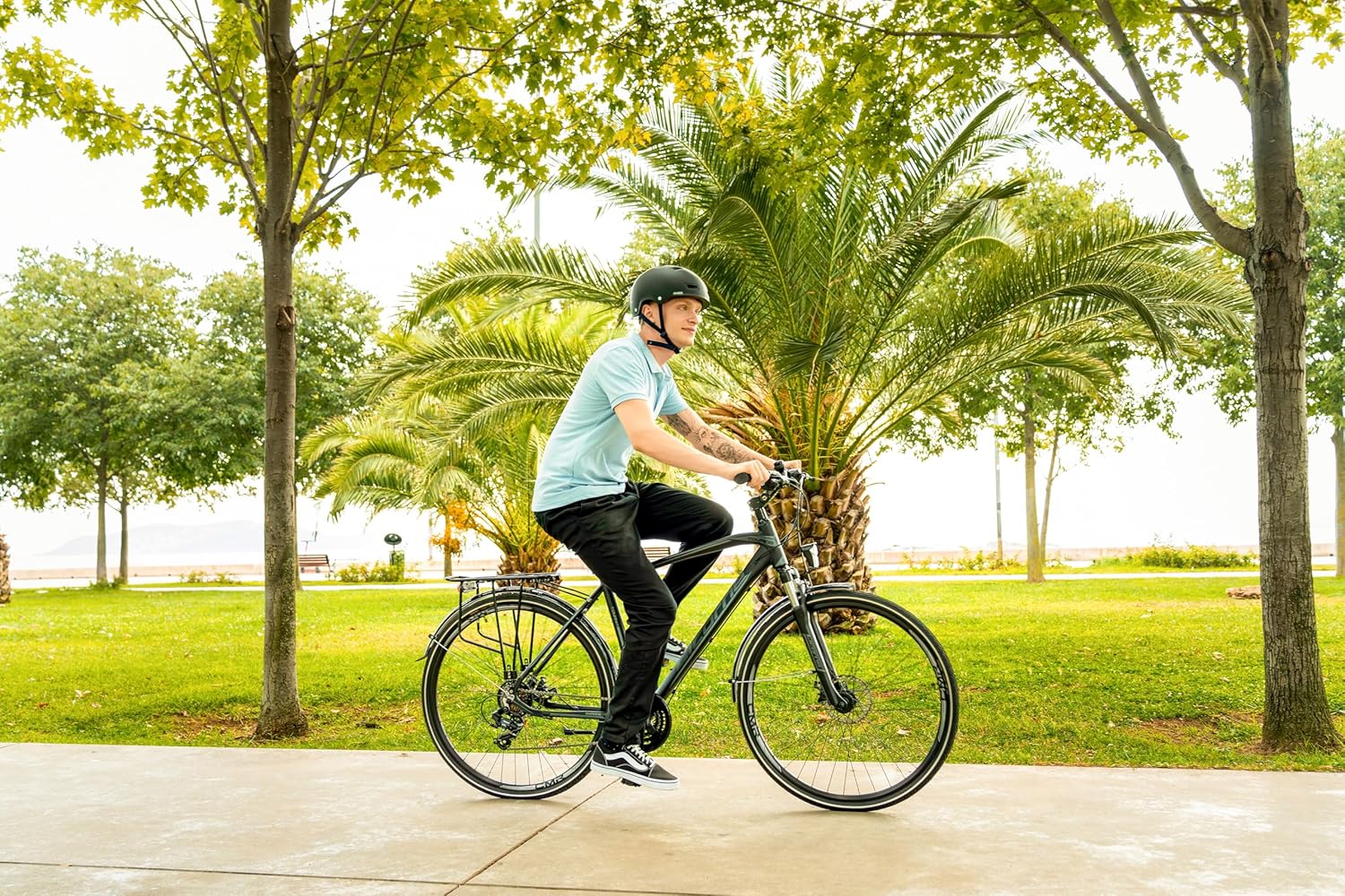 Licorne Bike Premium Touring Trekking Bike in 28 Zoll Aluminium Scheibenbremse Fahrrad für Jungen, Mädchen, Damen und Herren - 21 Gang-Schaltung - Mountainbike - Crossbike