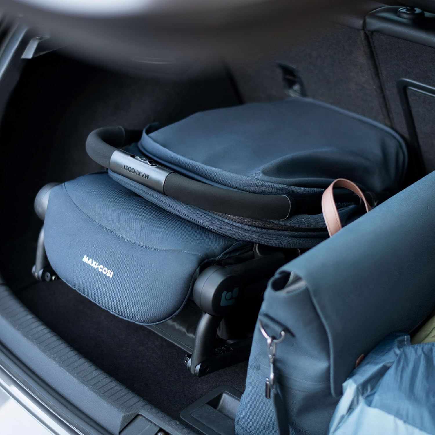 Maxi-Cosi Lara2 Baby Kinderwagen, 0–4 Jahre, 0–22 kg, federleichter, kompakter Buggy, 3 Liegepositionen, flache Liegeposition, klein zusammenklappbar, Schultergurt, Essential Graphite