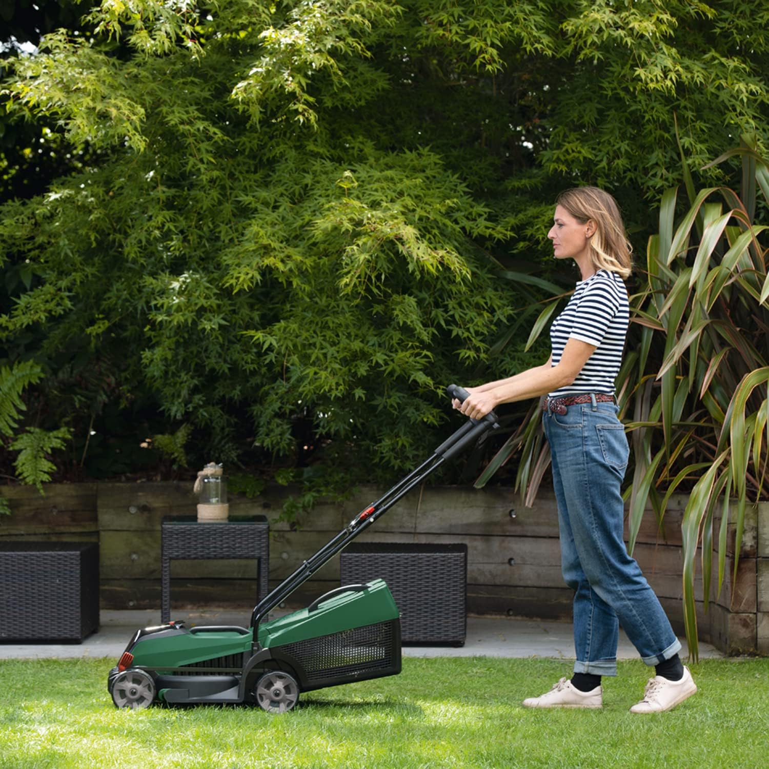 Bosch Akku-Rasenmher CityMower 18V-32-300 (18 Volt, 1x Akku 4,0 Ah, Schnittbreite: 32 cm, Rasenflchen bis 300 m, im Karton)