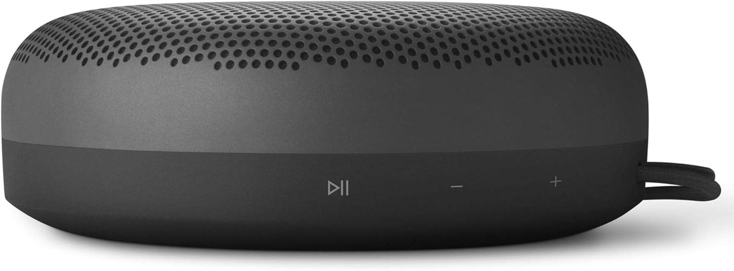 Bang & Olufsen Beosound A1 (2. Gen) – Kabelloser tragbarer IP67 wasserdichter Bluetooth-Lautsprecher mit 360-Grad-Sound, Alexa Voice Assistant & Speakerphone, 18 h Akkulaufzeit - Black Anthracite